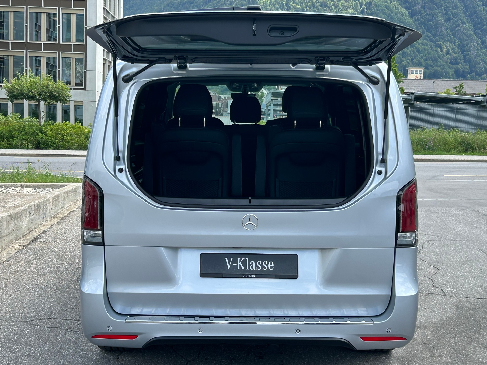 MERCEDES-BENZ V 300d Exclusive Lang SWISS EDITION 4Matic-image-9