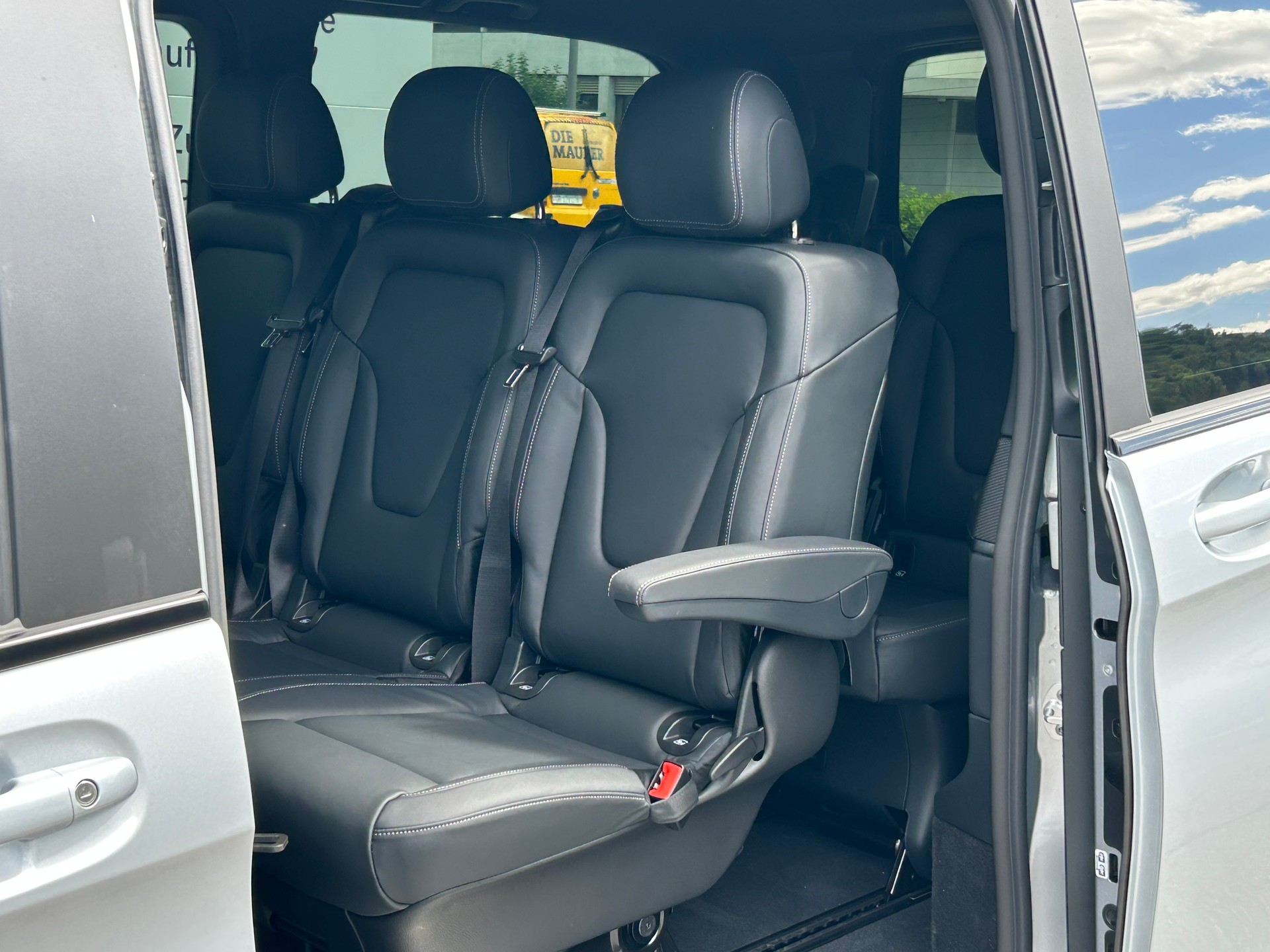 MERCEDES-BENZ V 300d Exclusive Lang SWISS EDITION 4Matic-image-5