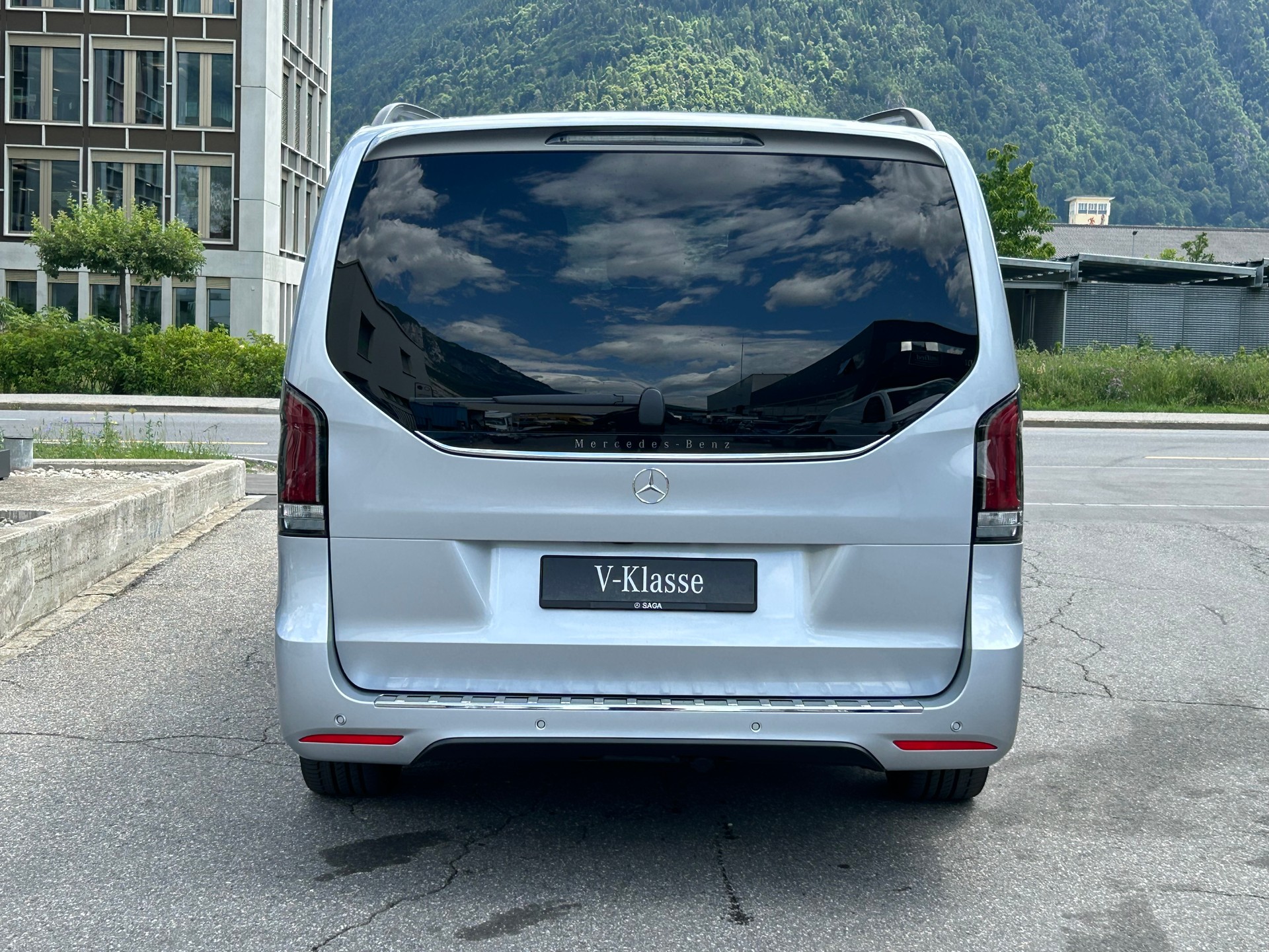 MERCEDES-BENZ V 300d Exclusive Lang SWISS EDITION 4Matic-image-8