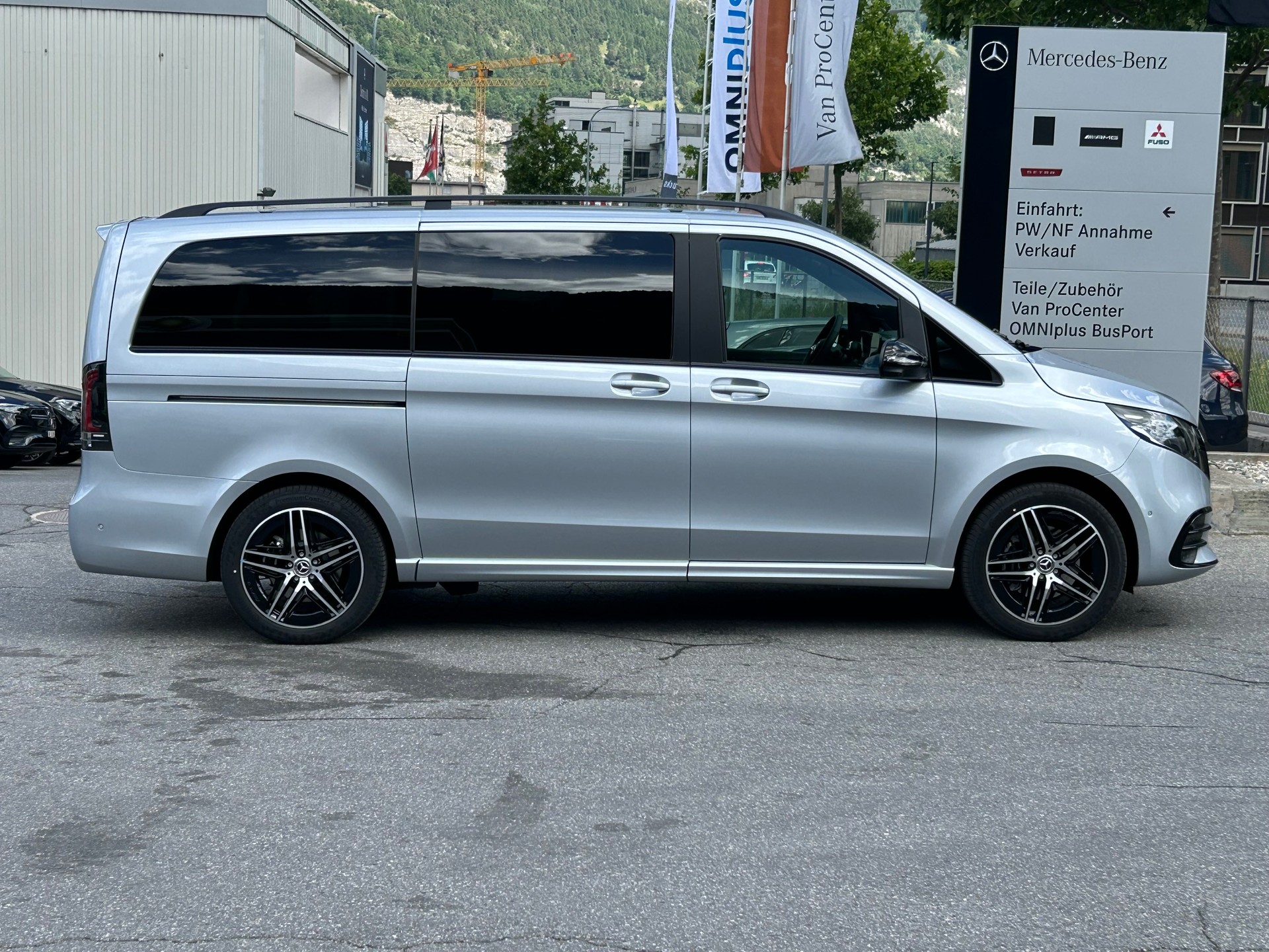 MERCEDES-BENZ V 300d Exclusive Lang SWISS EDITION 4Matic-image-13