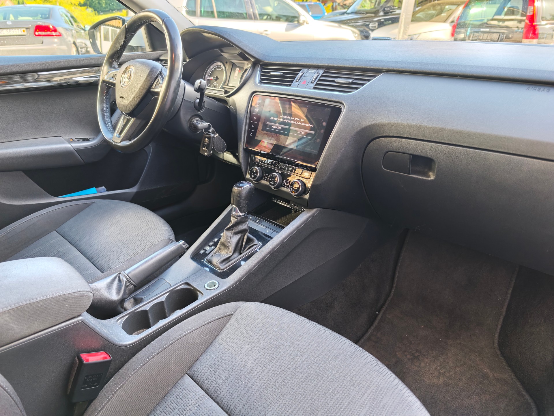 SKODA Octavia Combi 2.0 TDI Style DSG-image-10
