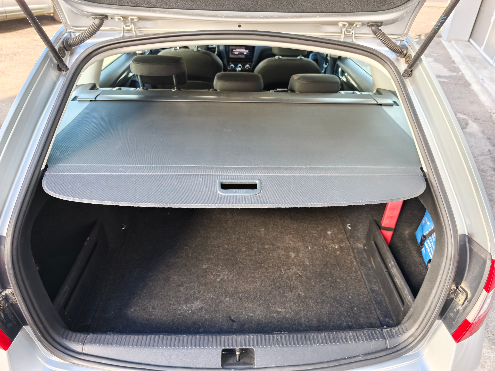 SKODA Octavia Combi 2.0 TDI Style DSG-image-3