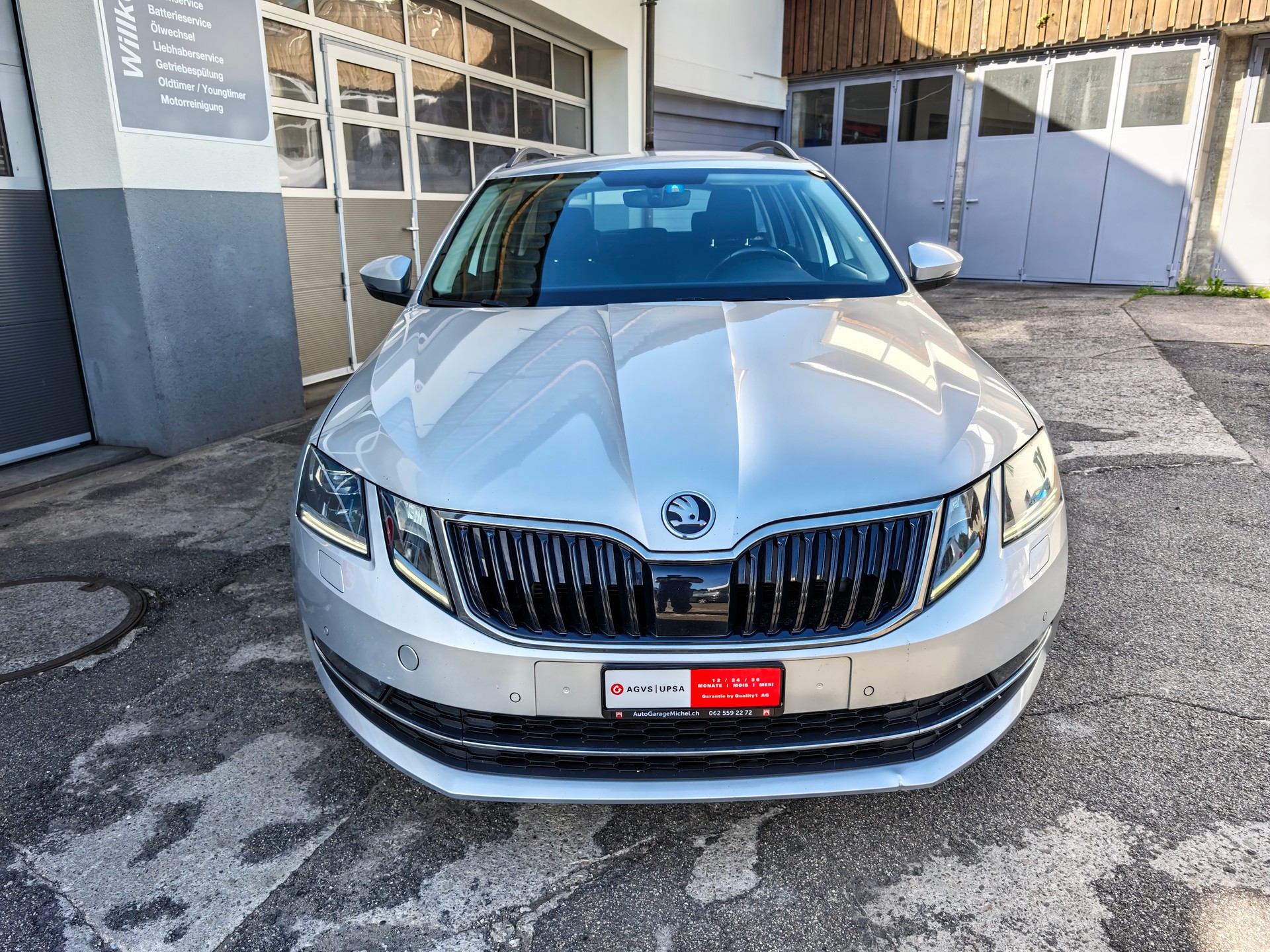 SKODA Octavia Combi 2.0 TDI Style DSG-image-2