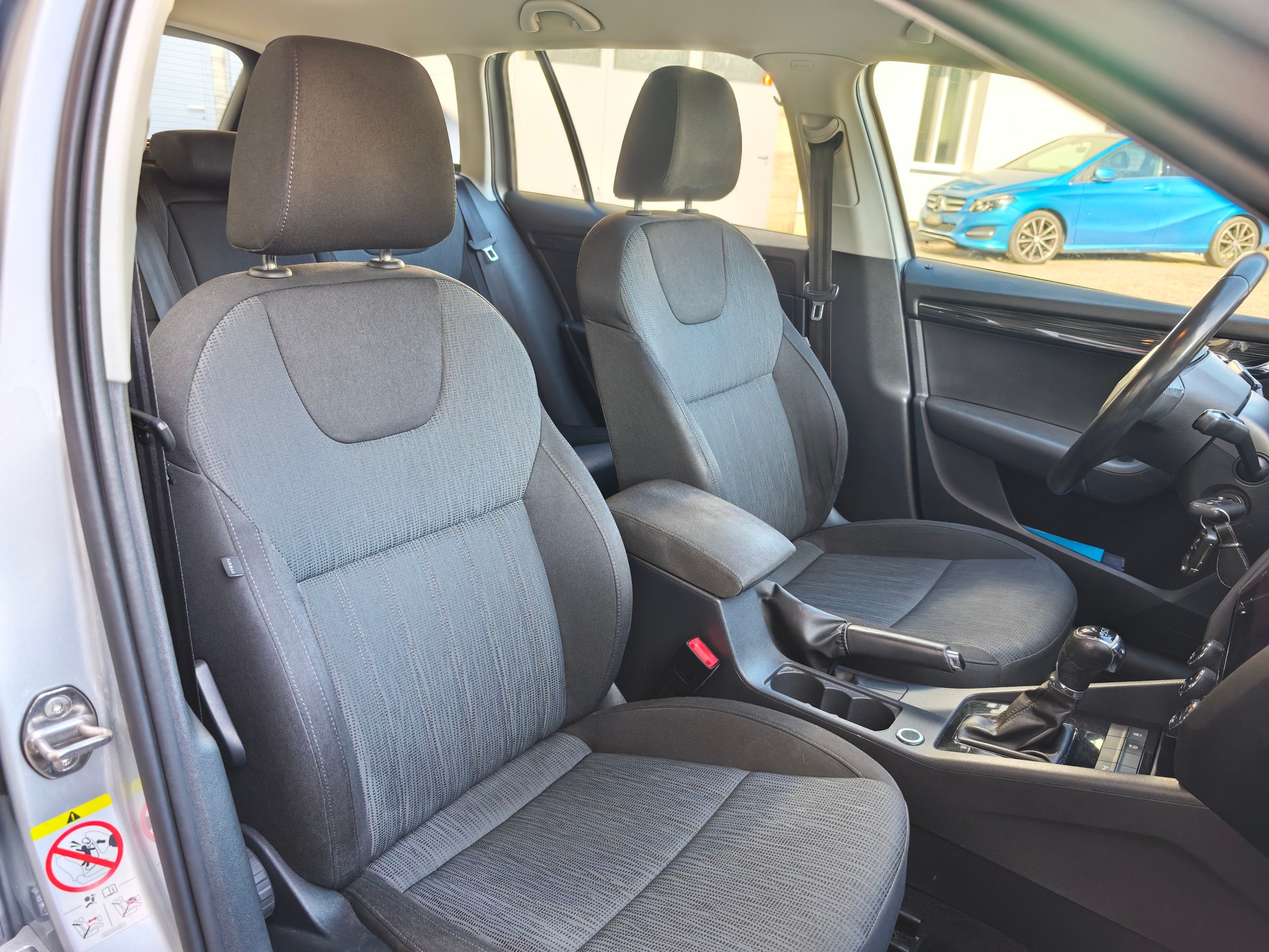 SKODA Octavia Combi 2.0 TDI Style DSG-image-8