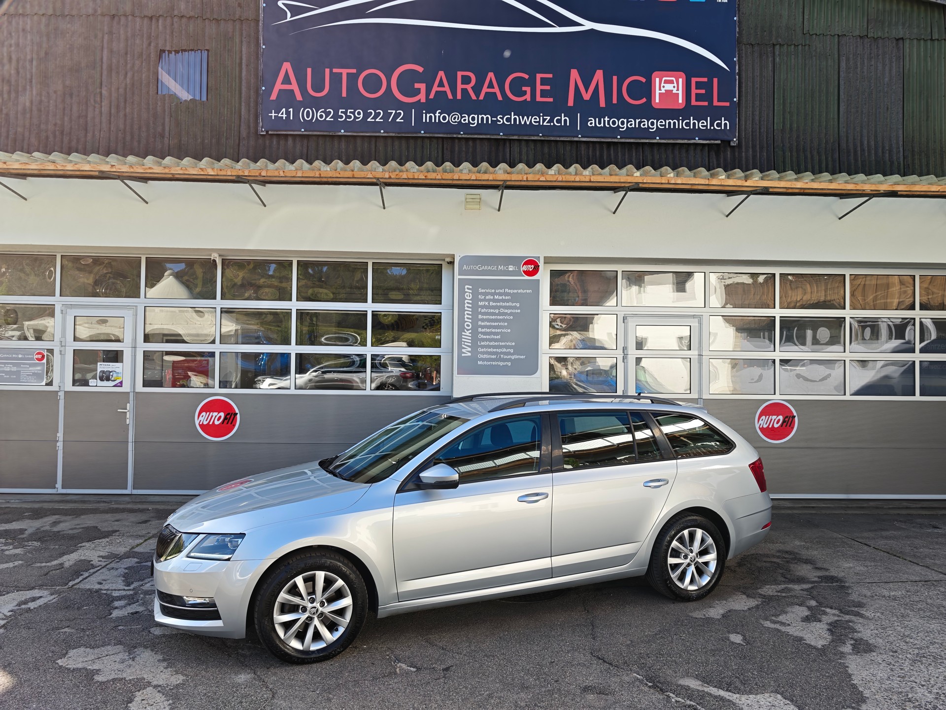 SKODA Octavia Combi 2.0 TDI Style DSG-image-0