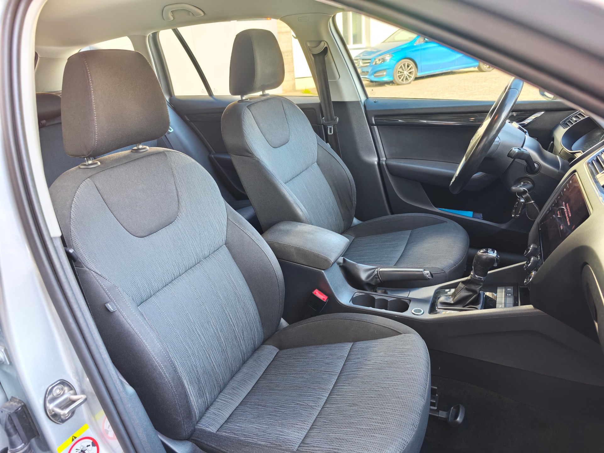 SKODA Octavia Combi 2.0 TDI Style DSG-image-9