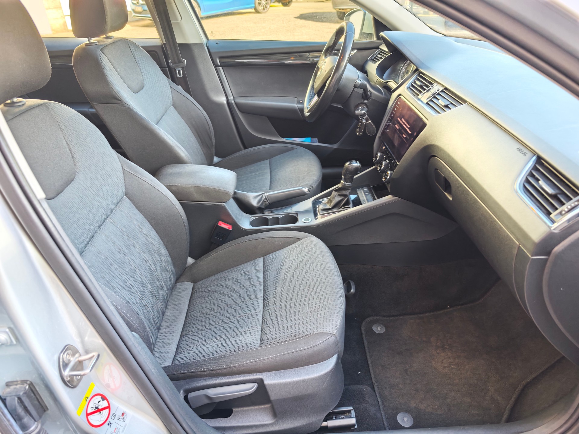 SKODA Octavia Combi 2.0 TDI Style DSG-image-11
