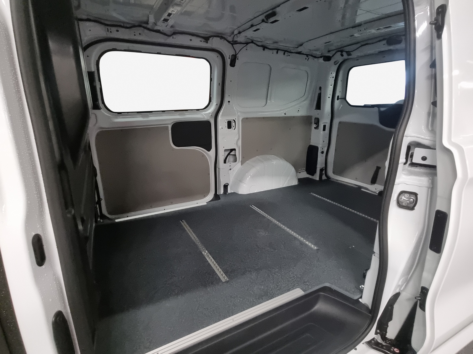 VW e-Transporter 70 kWh 4Motion-image-11
