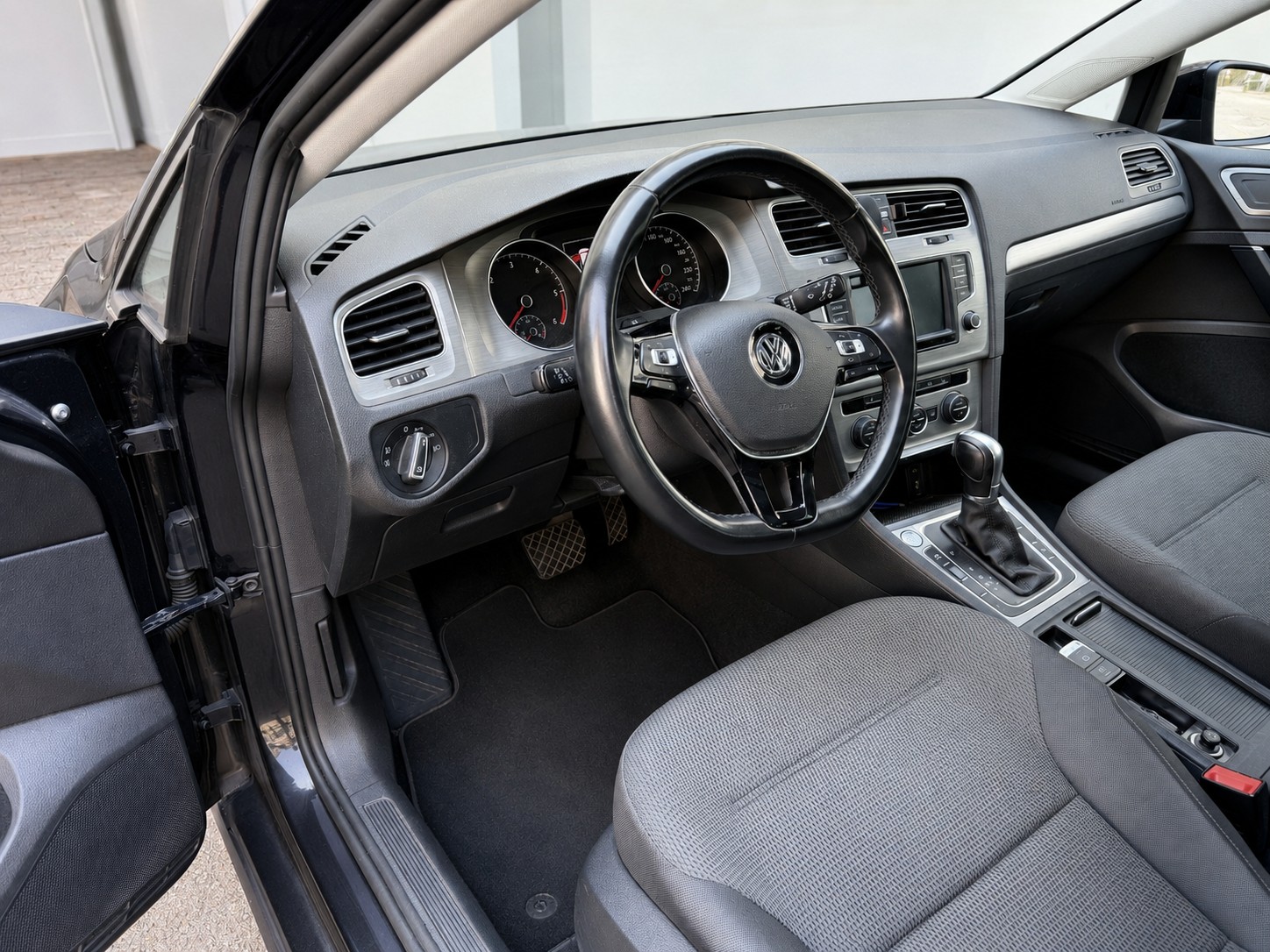 VW 2.0 TDI Comfortline DSG-image-0