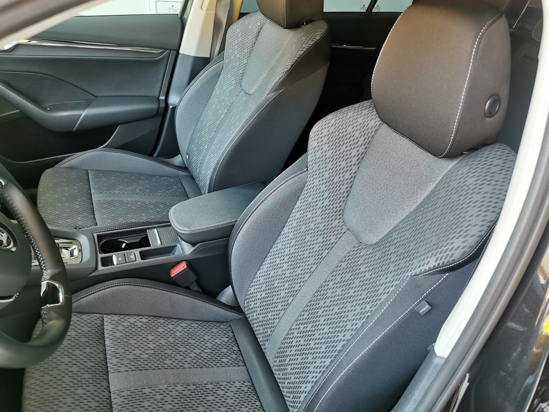 SKODA Octavia Combi 2.0 TDI DSG Style 4x4-image-7