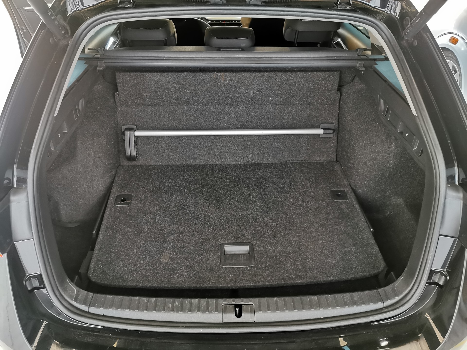 SKODA Octavia Combi 2.0 TDI DSG Style 4x4-image-11