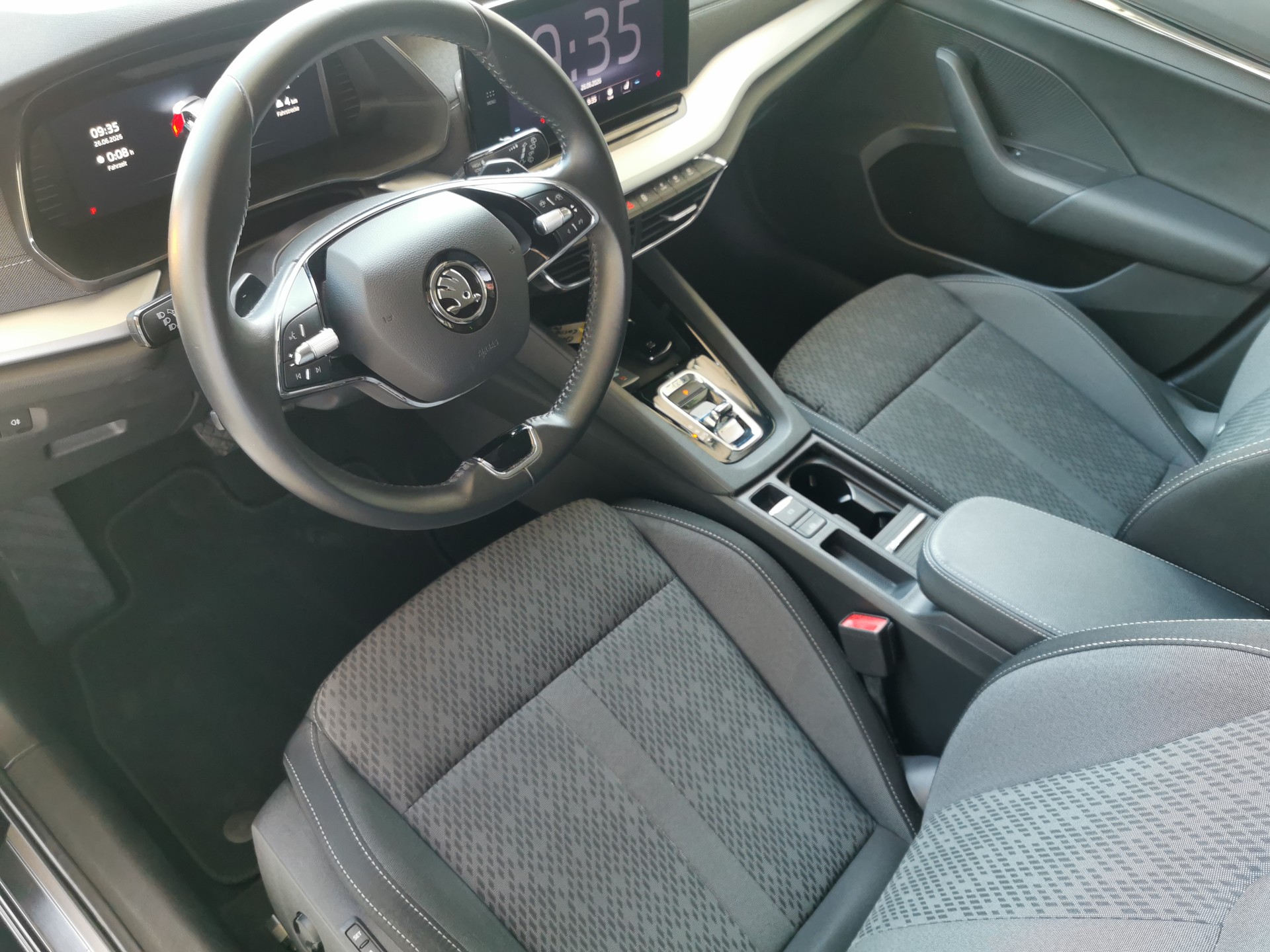 SKODA Octavia Combi 2.0 TDI DSG Style 4x4-image-6
