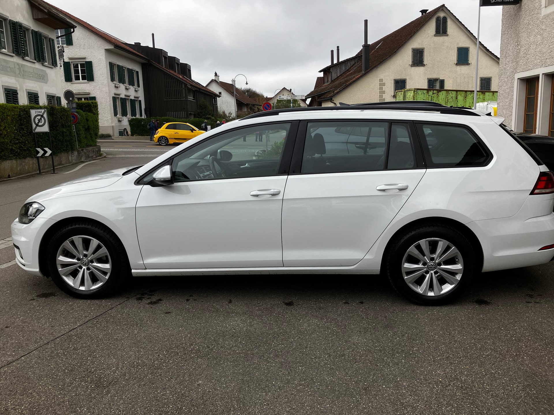 VW Golf Variant 2.0 TDI Life DSG-image-4