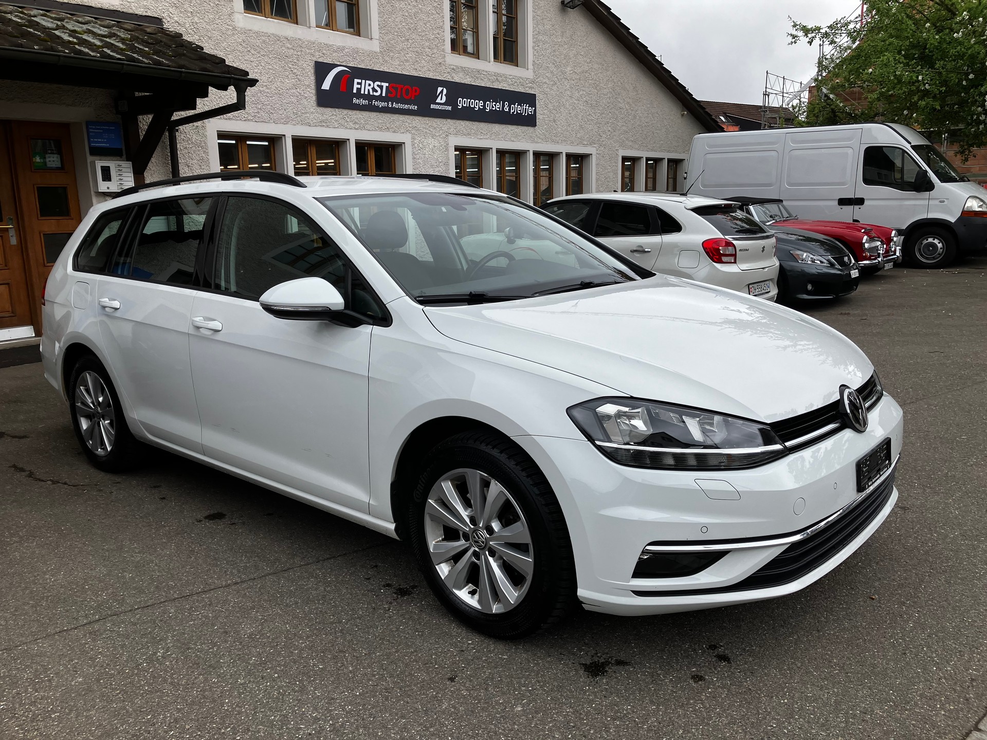VW Golf Variant 2.0 TDI Life DSG-image-1
