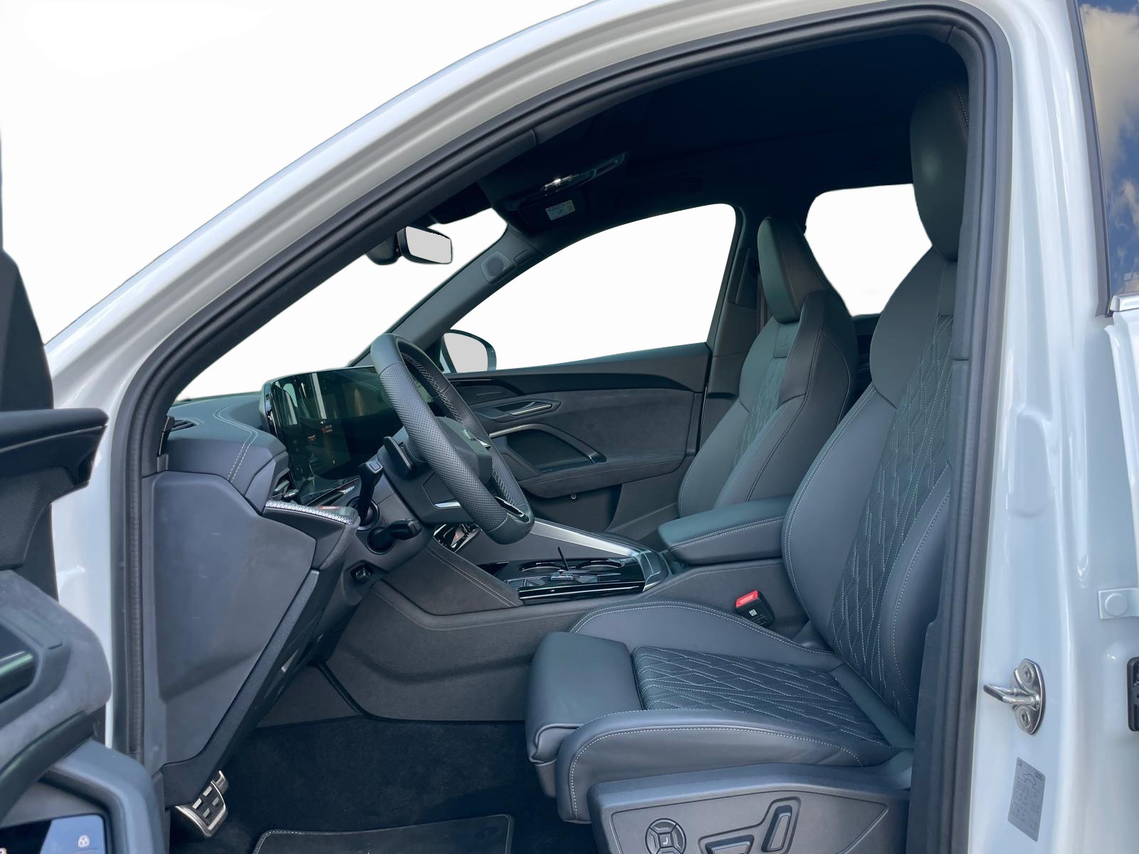 AUDI SQ5 TFSI quattro S-tronic-image-4