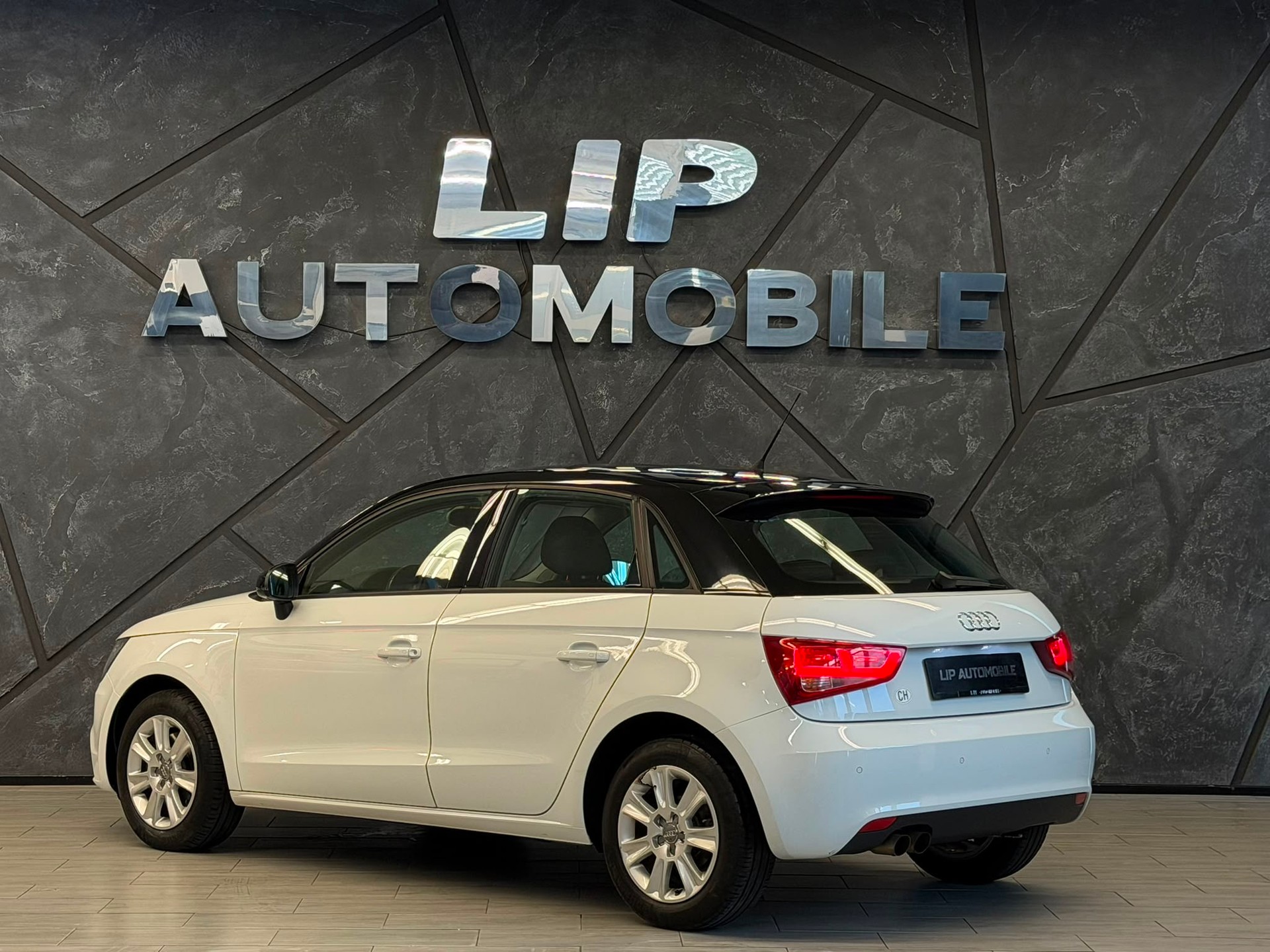AUDI A1 Sportback 1.4 TFSI Attraction S-tronic-image-7