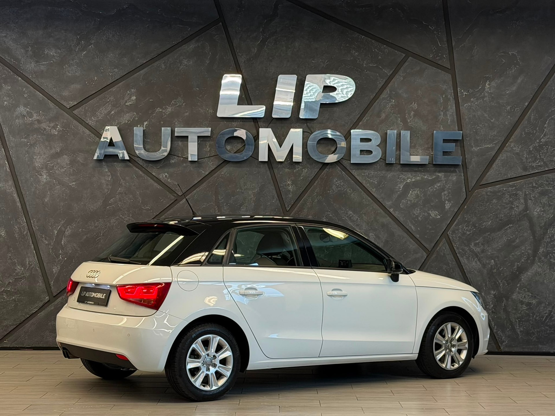 AUDI A1 Sportback 1.4 TFSI Attraction S-tronic-image-5