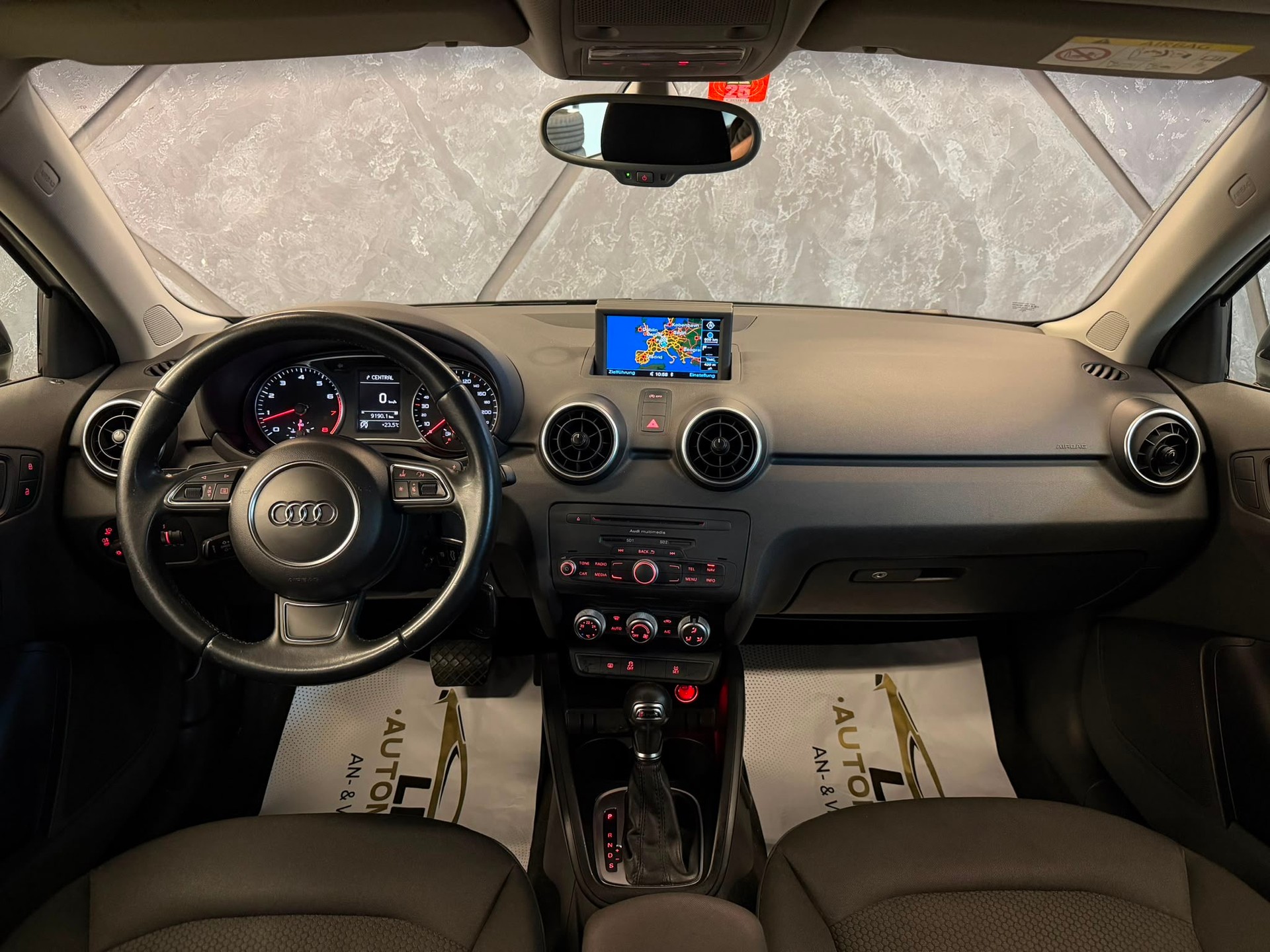 AUDI A1 Sportback 1.4 TFSI Attraction S-tronic-image-8
