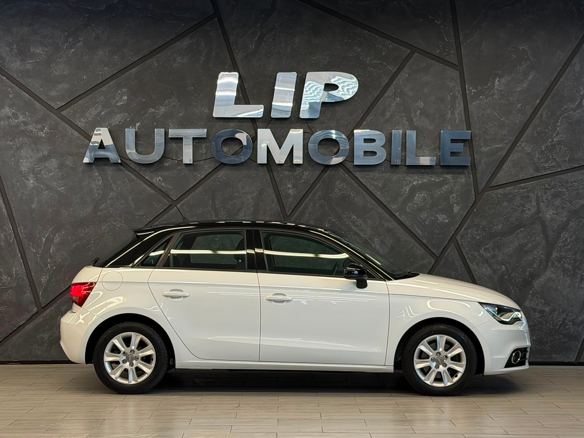 AUDI A1 Sportback 1.4 TFSI Attraction S-tronic-image-3