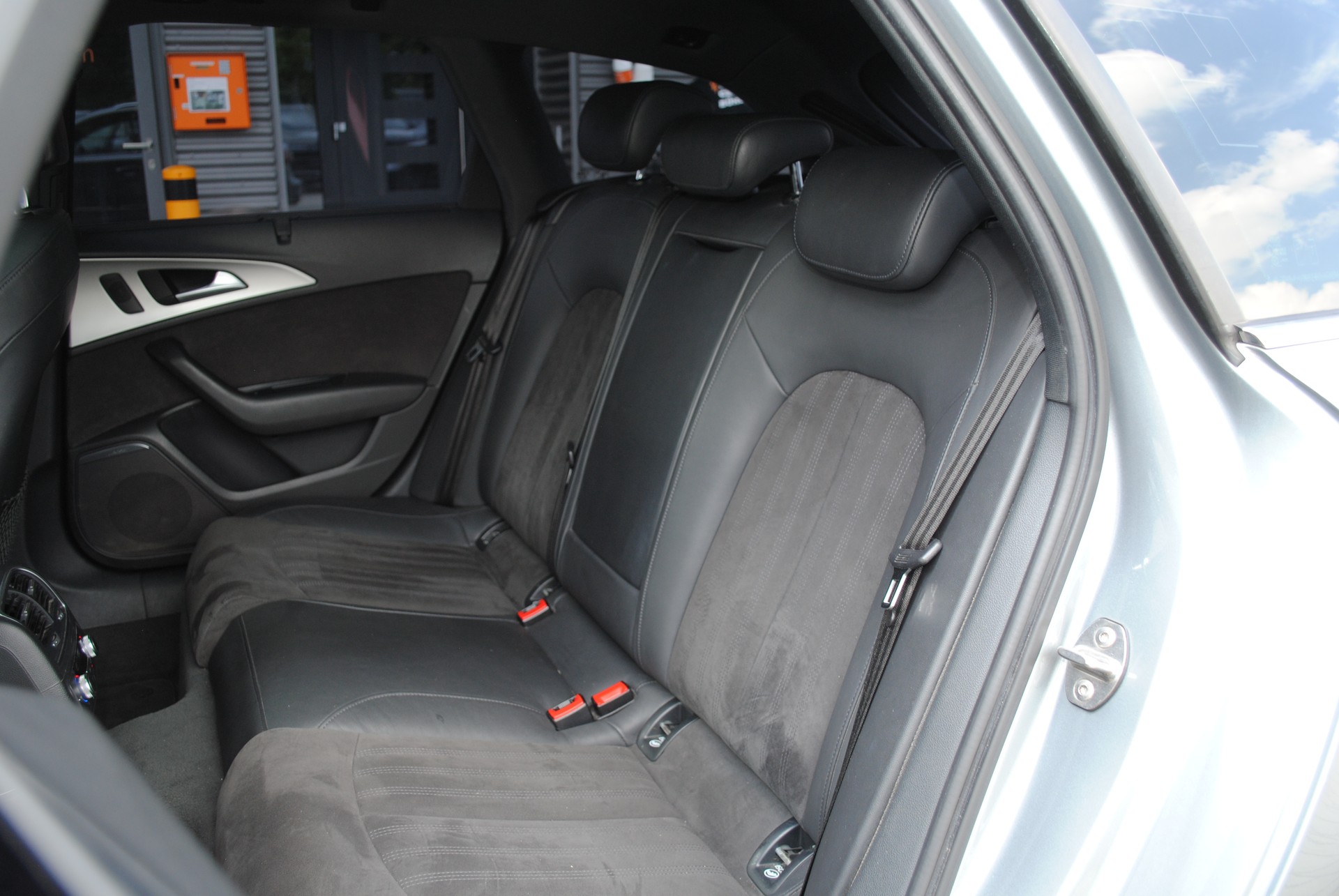AUDI A6 Avant 3.0 TFSI V6 quattro S-tronic-image-14