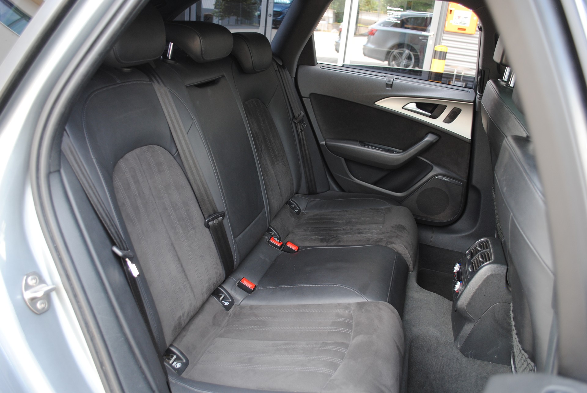 AUDI A6 Avant 3.0 TFSI V6 quattro S-tronic-image-16