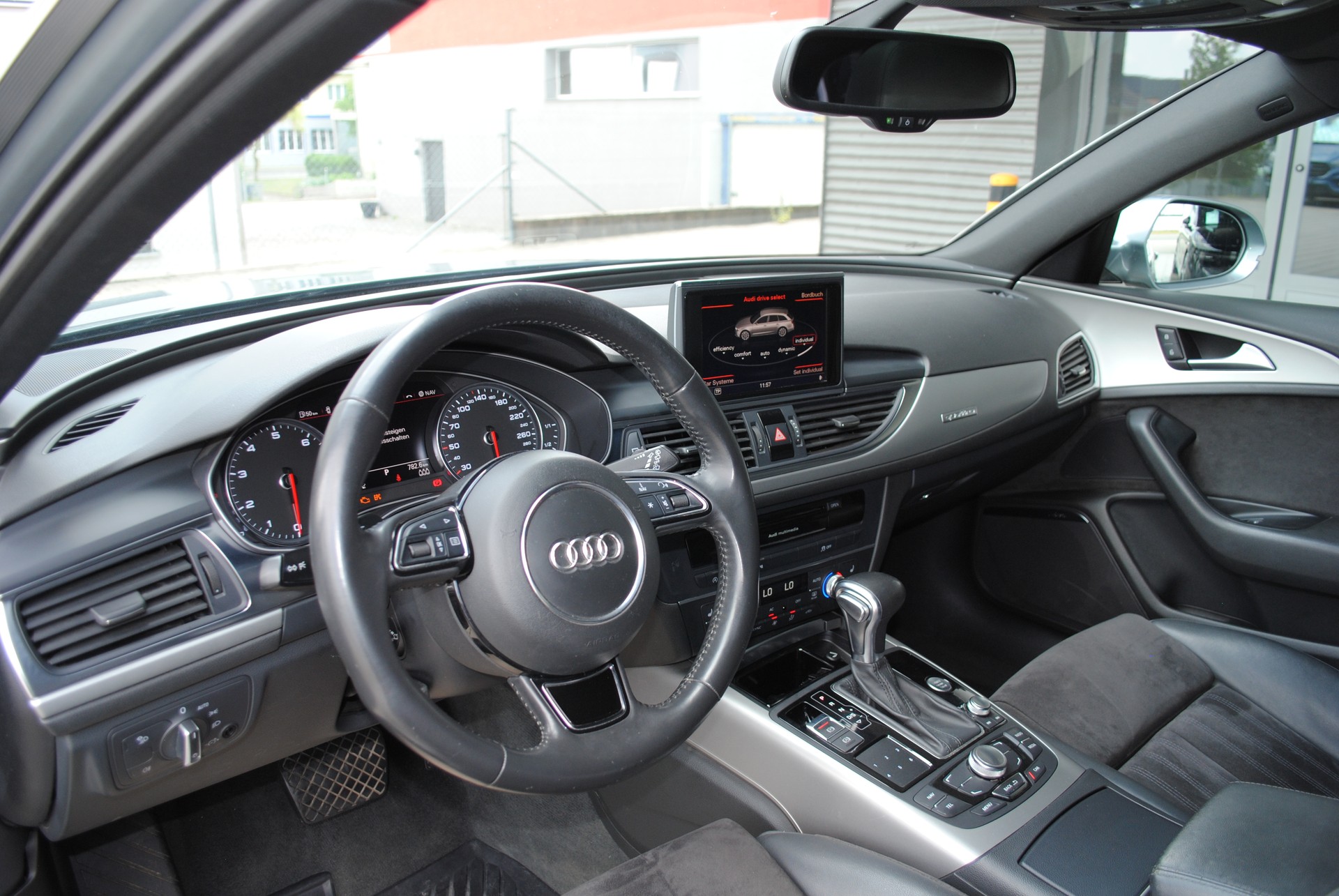 AUDI A6 Avant 3.0 TFSI V6 quattro S-tronic-image-9