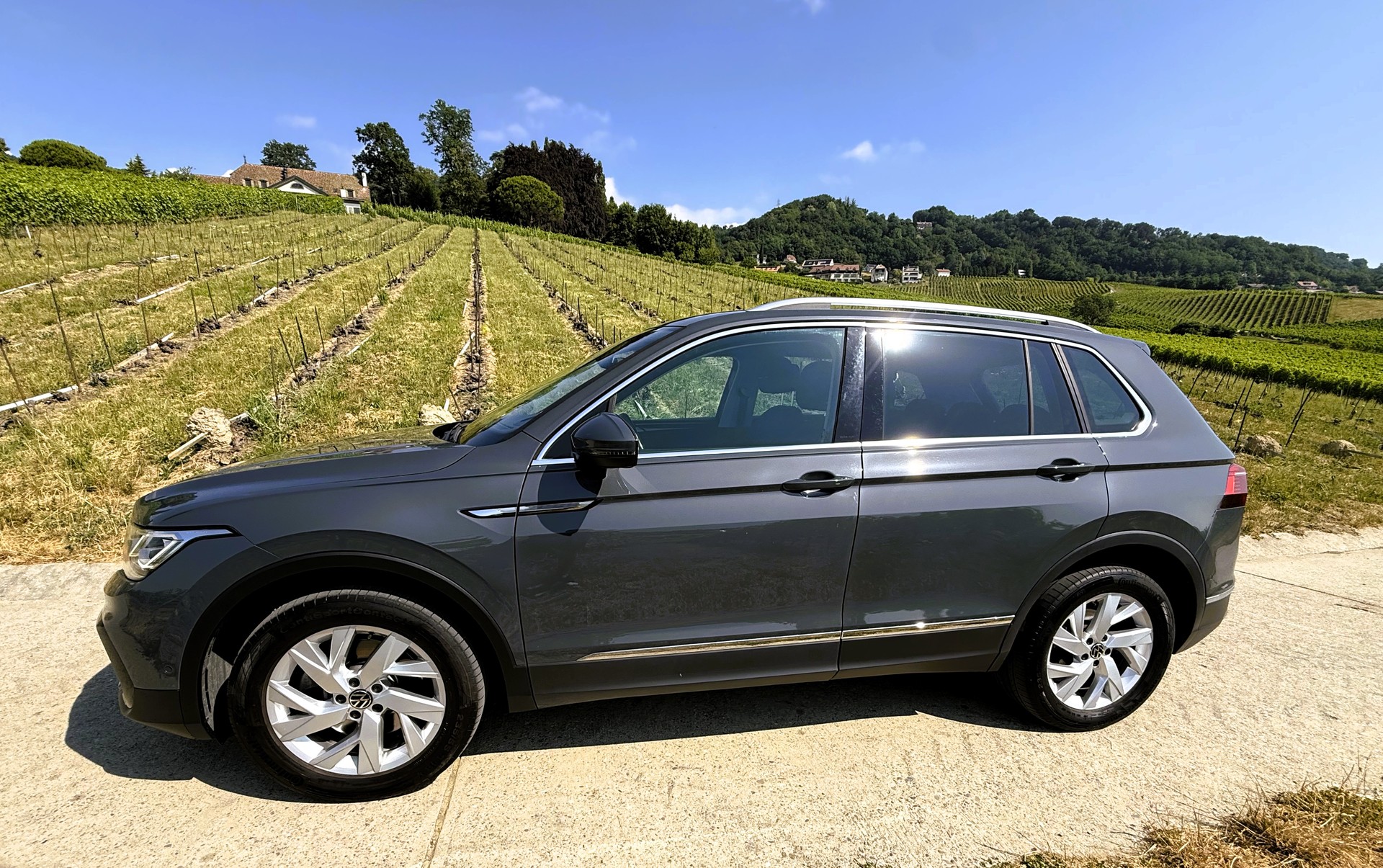 VW Tiguan 2.0 TDI SCR Elegance 4Motion DSG-image-2