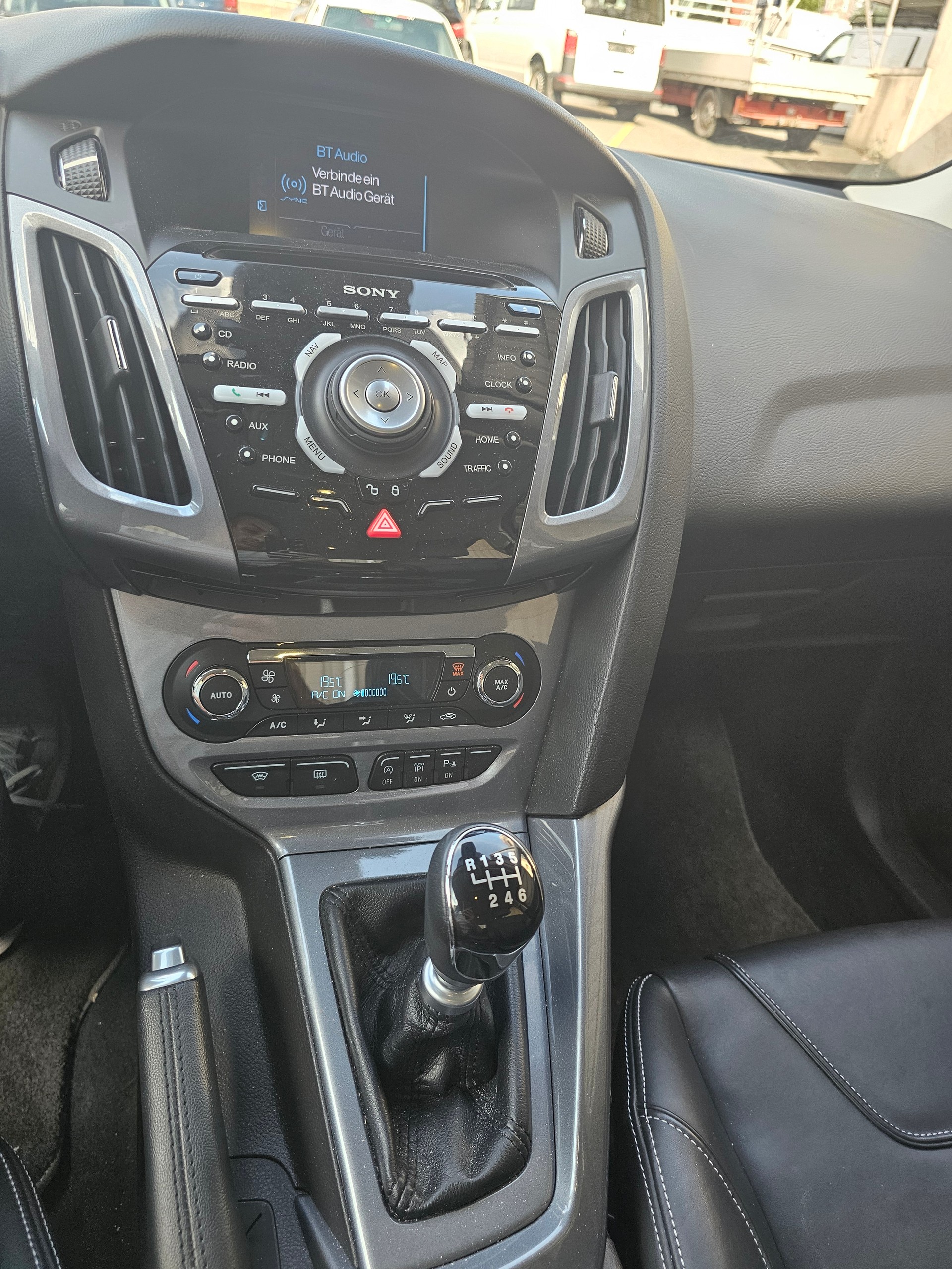 FORD Focus 1.6 SCTi Trend-image-9