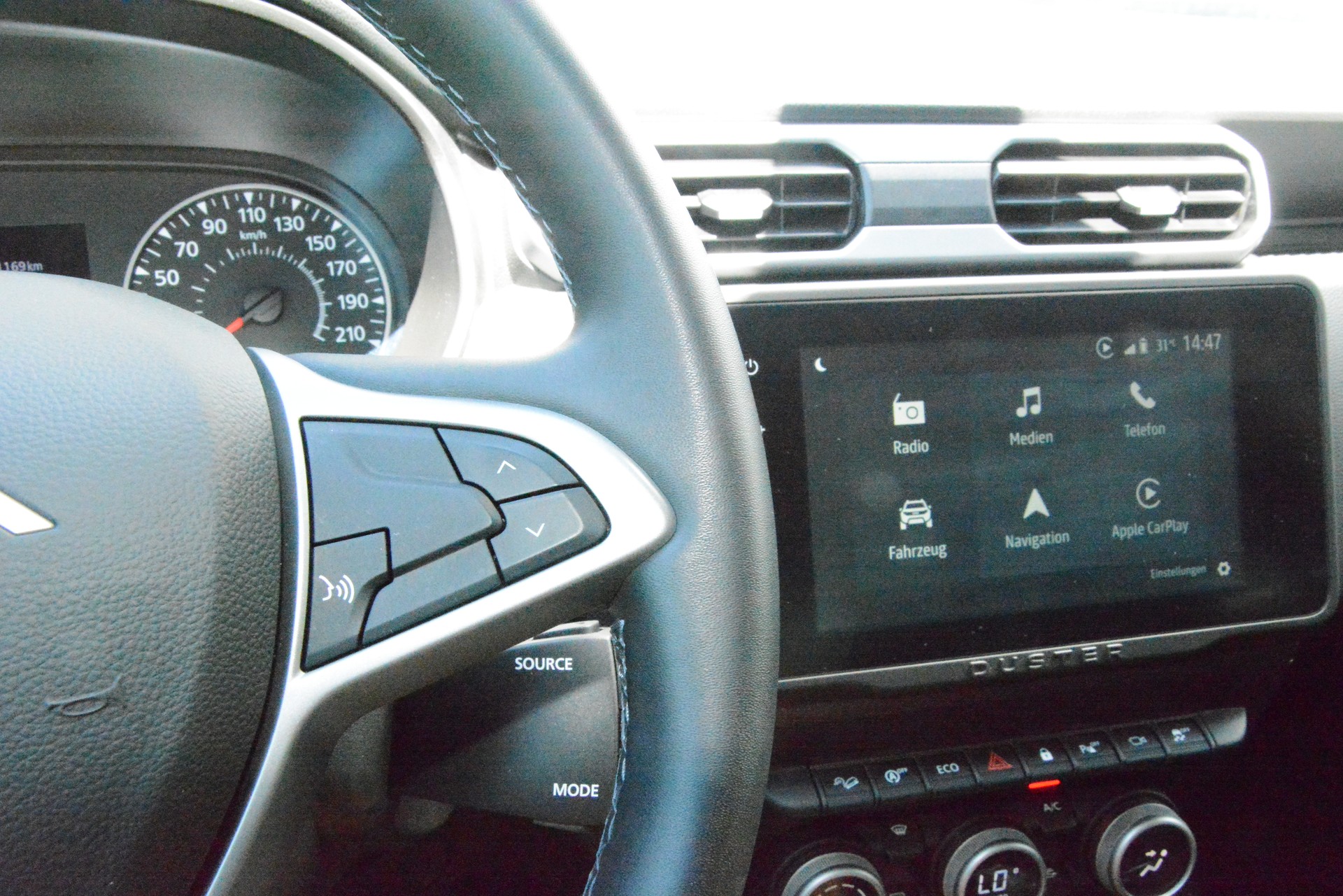 DACIA Duster TCe 150 Journey+ 4x4-image-14