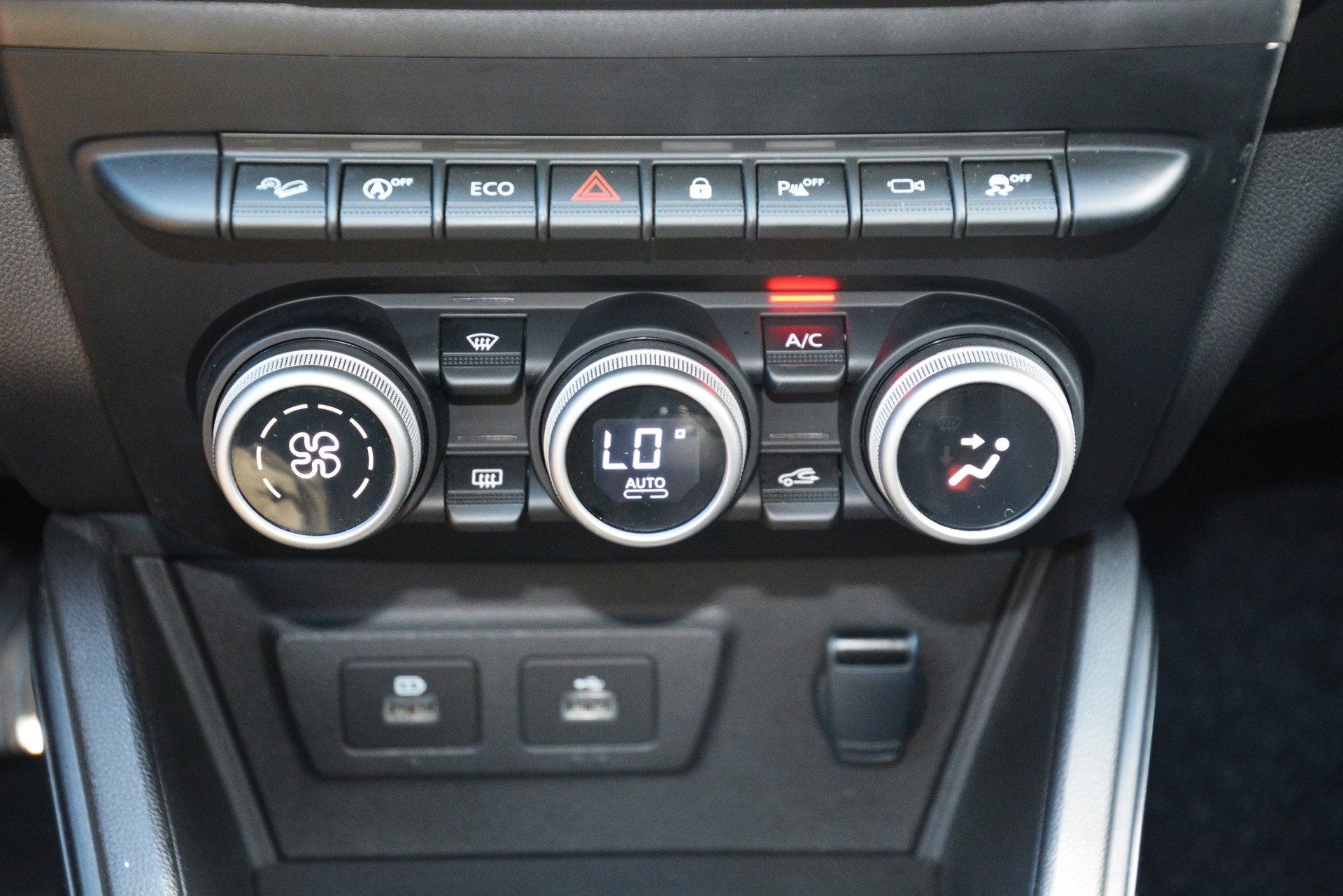 DACIA Duster TCe 150 Journey+ 4x4-image-12