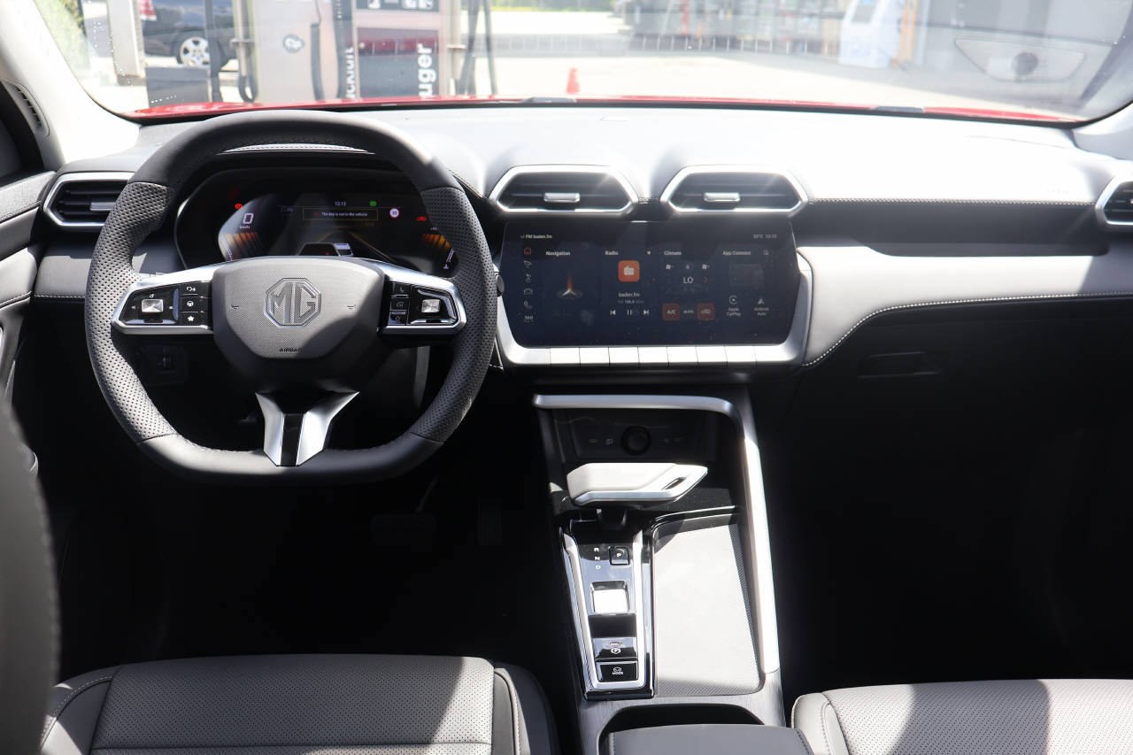 MG ZS 1.5 Hybrid+ Luxury-image-10