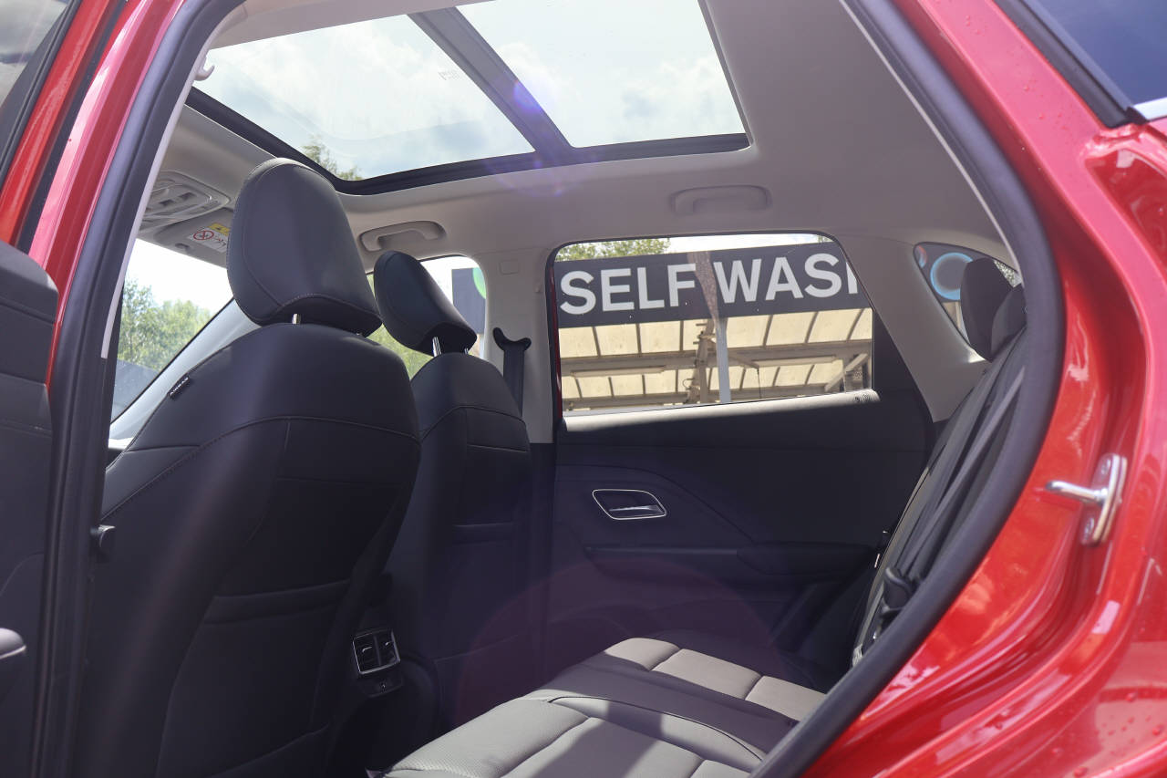 MG ZS 1.5 Hybrid+ Luxury-image-14