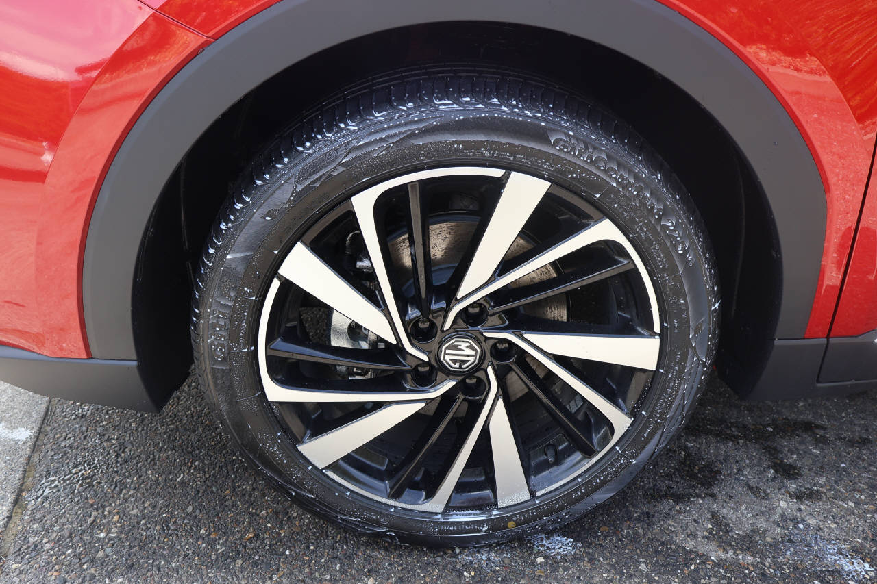 MG ZS 1.5 Hybrid+ Luxury-image-9
