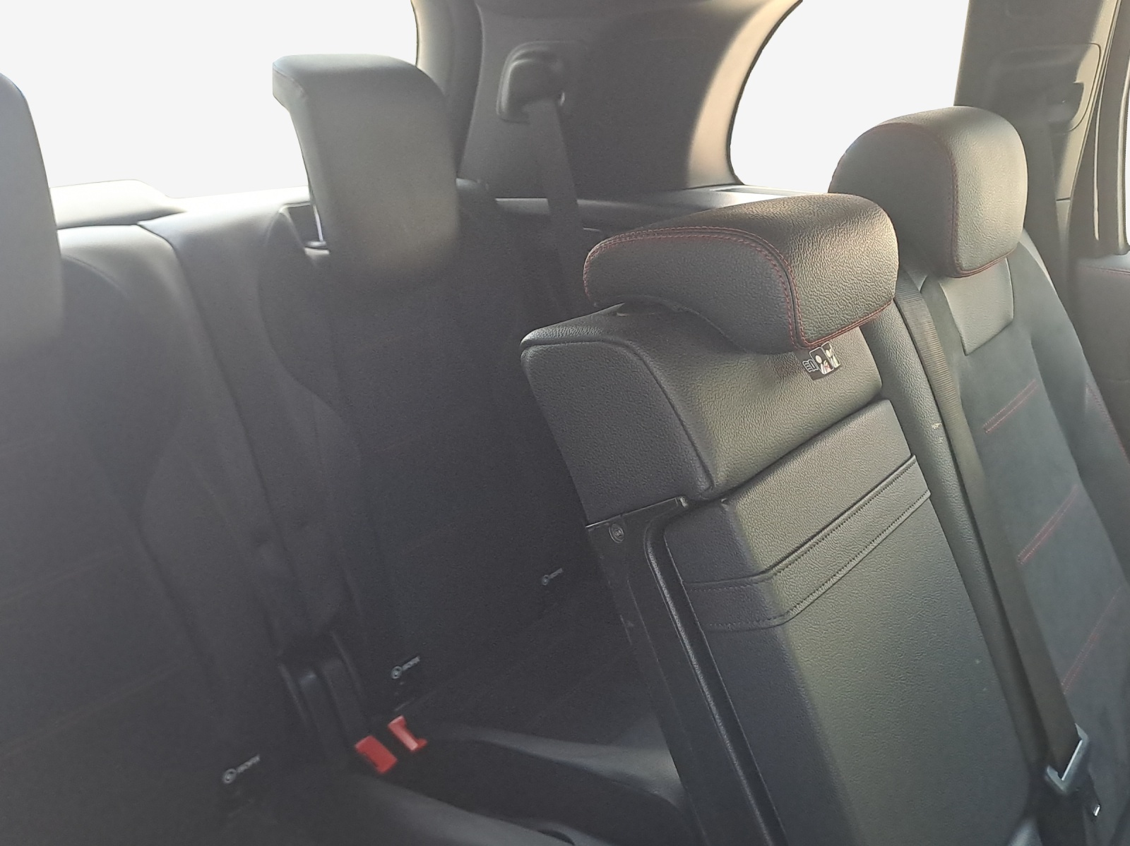 MERCEDES-BENZ GLB 200 AMG Line 7G-Tronic-image-14