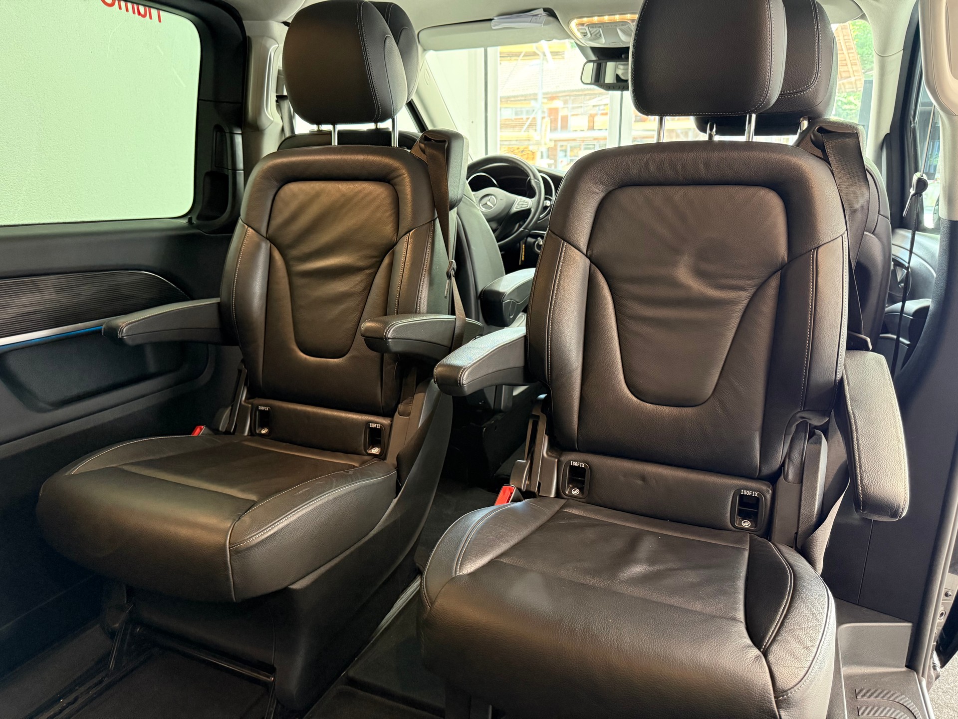 MERCEDES-BENZ V 250 d lang Van-image-16