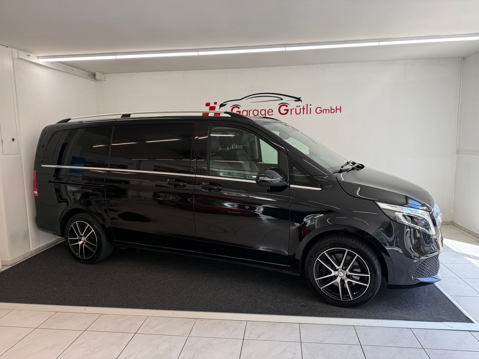 MERCEDES-BENZ V 250 d lang Van-image-1