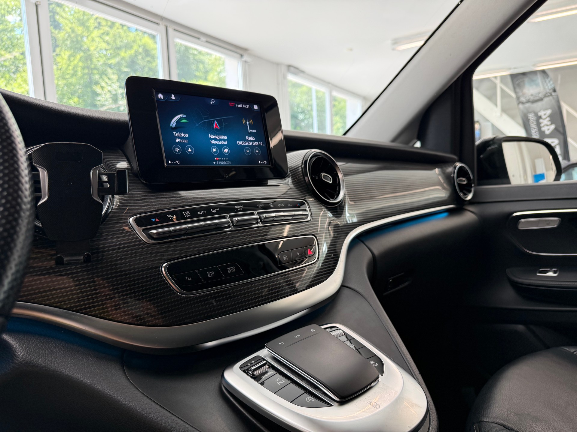 MERCEDES-BENZ V 250 d lang Van-image-11
