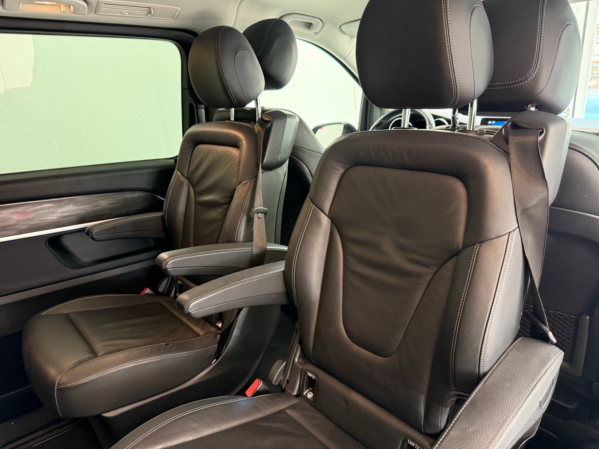 MERCEDES-BENZ V 250 d lang Van-image-18