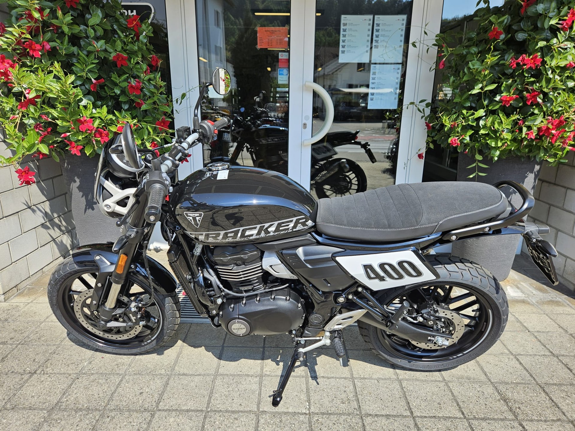 TRIUMPH Tracker 400-showroom-element-3
