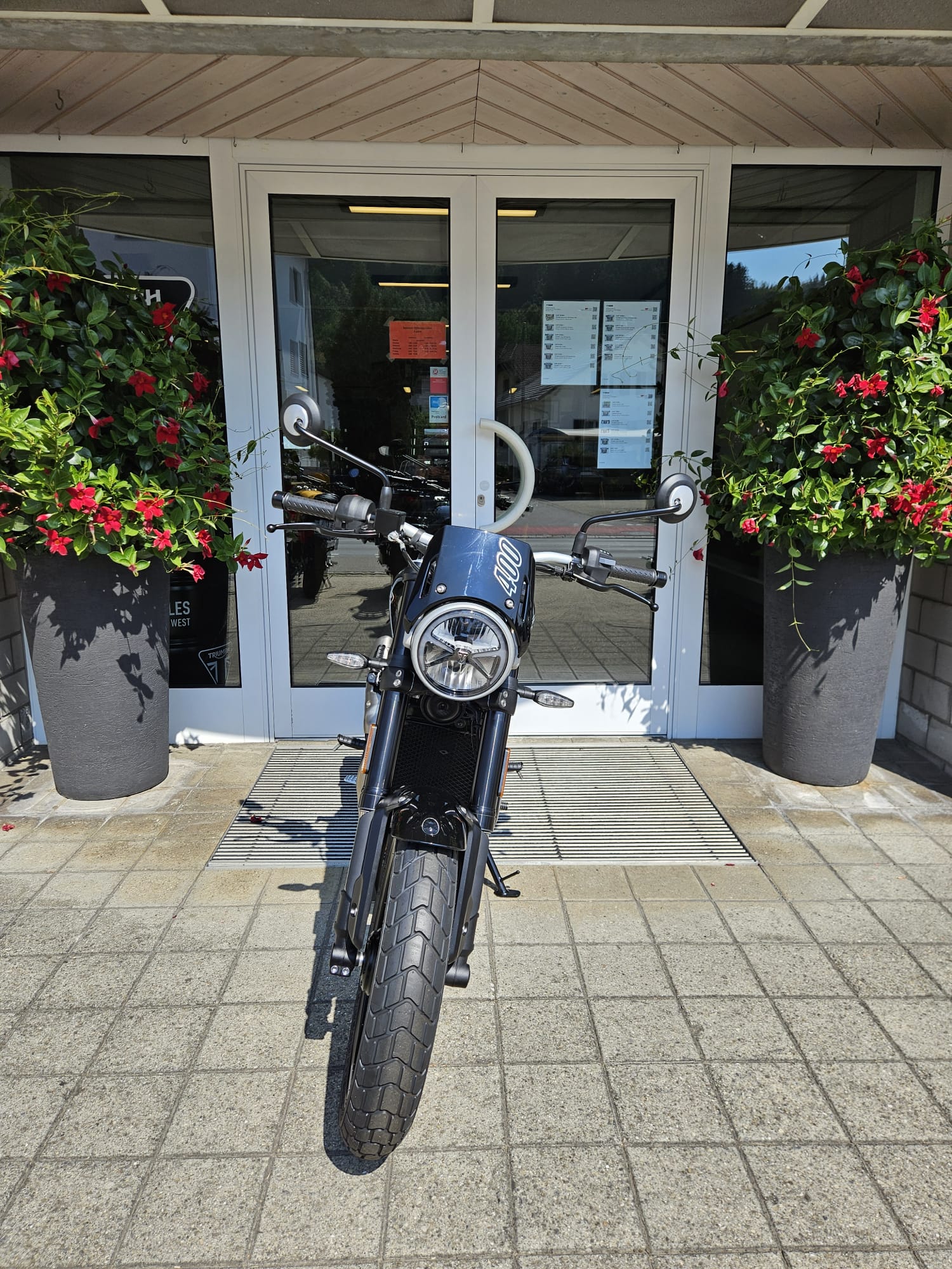 TRIUMPH Tracker 400-image-4