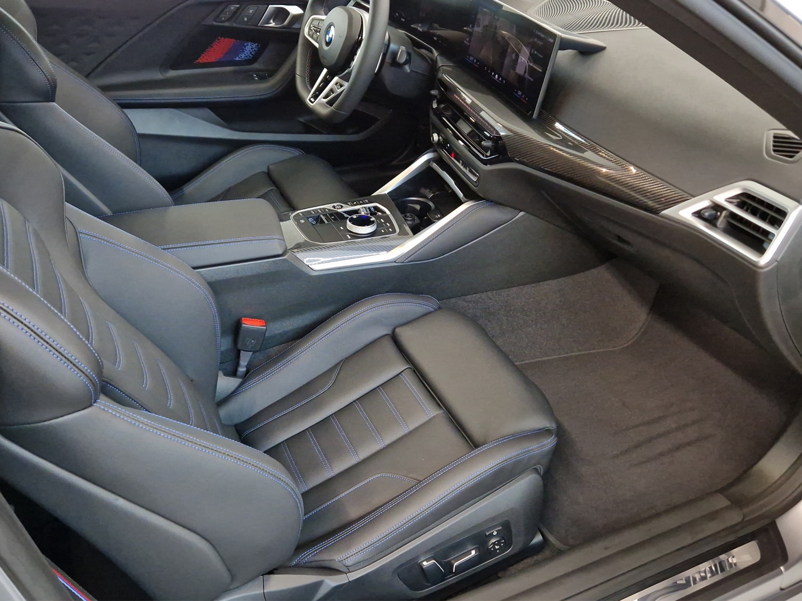 BMW M240i xDrive M Sport Pro Steptronic-image-11