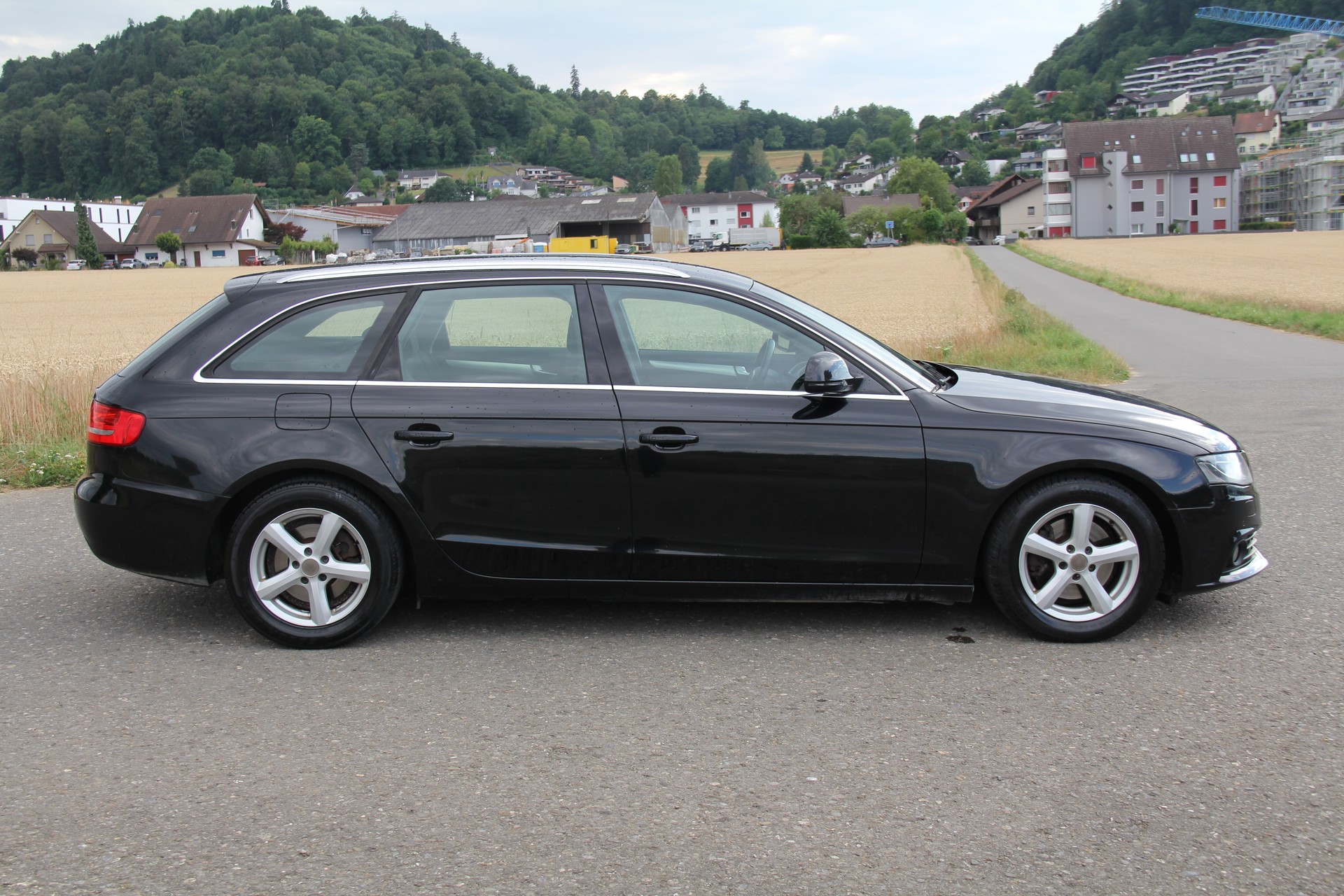 AUDI A4 Avant 2.0 TDI-image-4