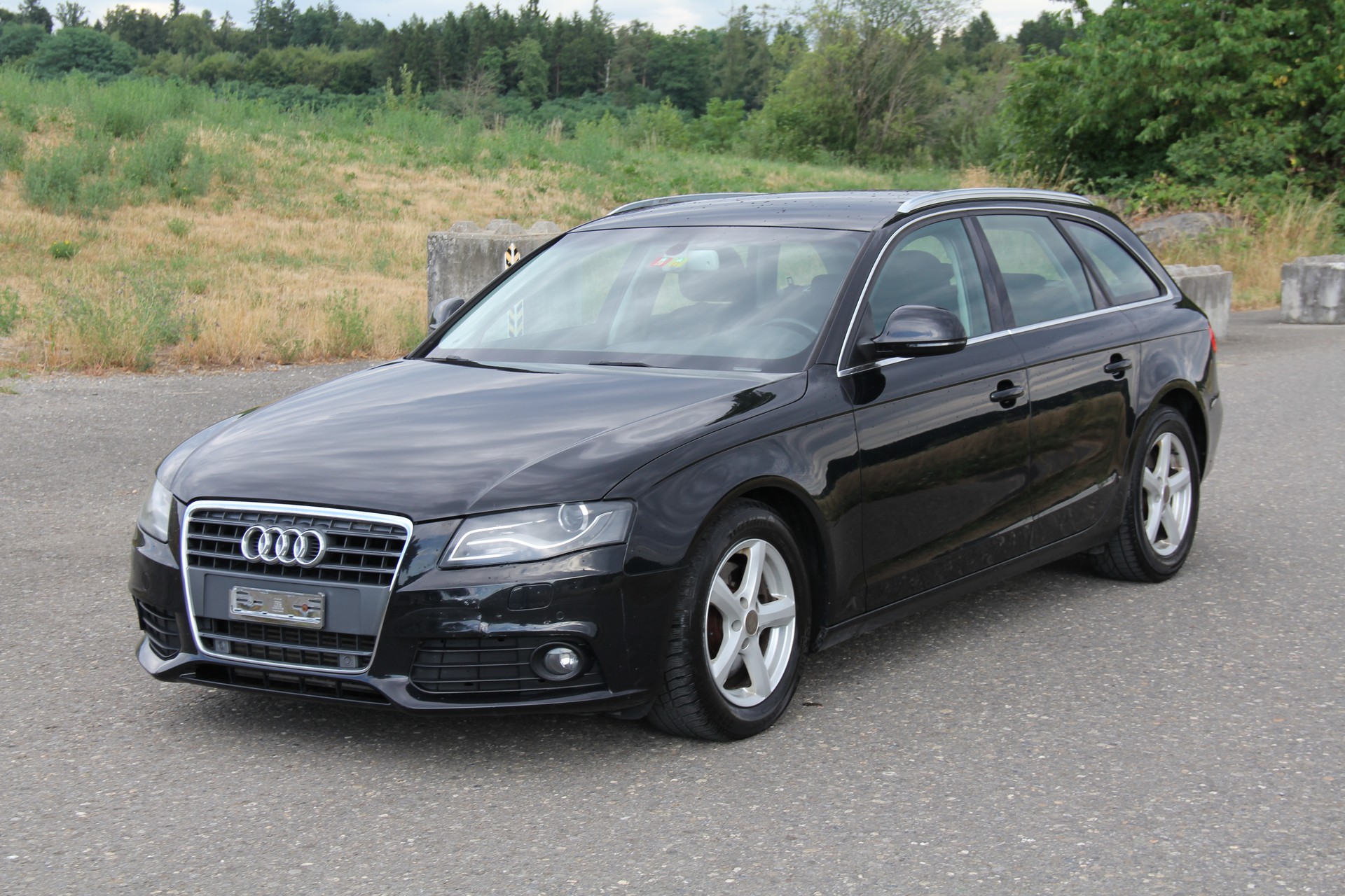 AUDI A4 Avant 2.0 TDI-image-1
