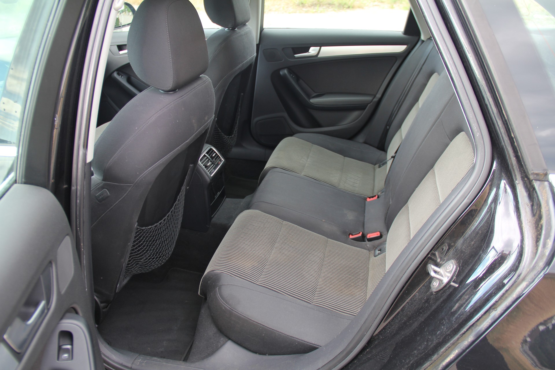 AUDI A4 Avant 2.0 TDI-image-8