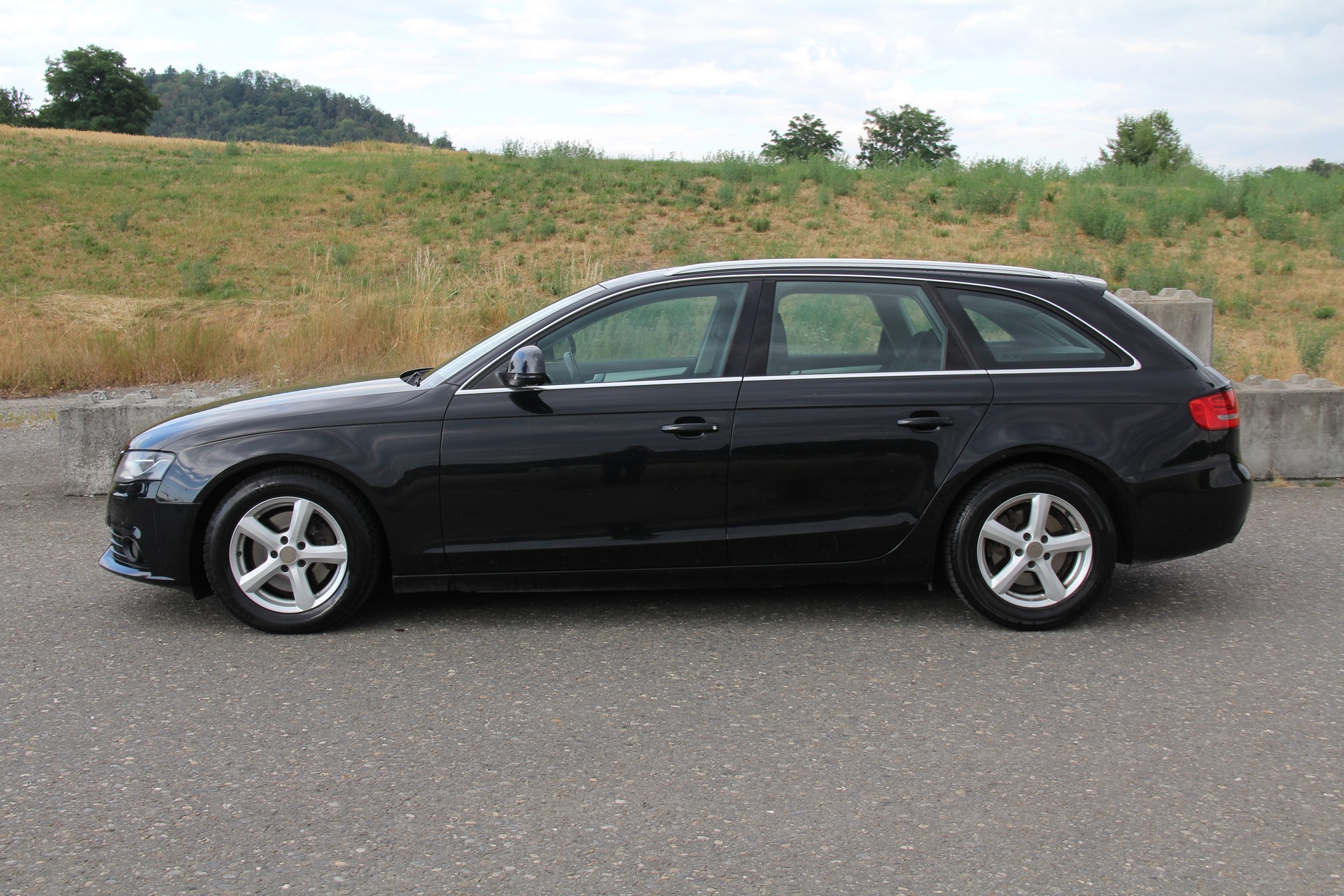 AUDI A4 Avant 2.0 TDI-image-0