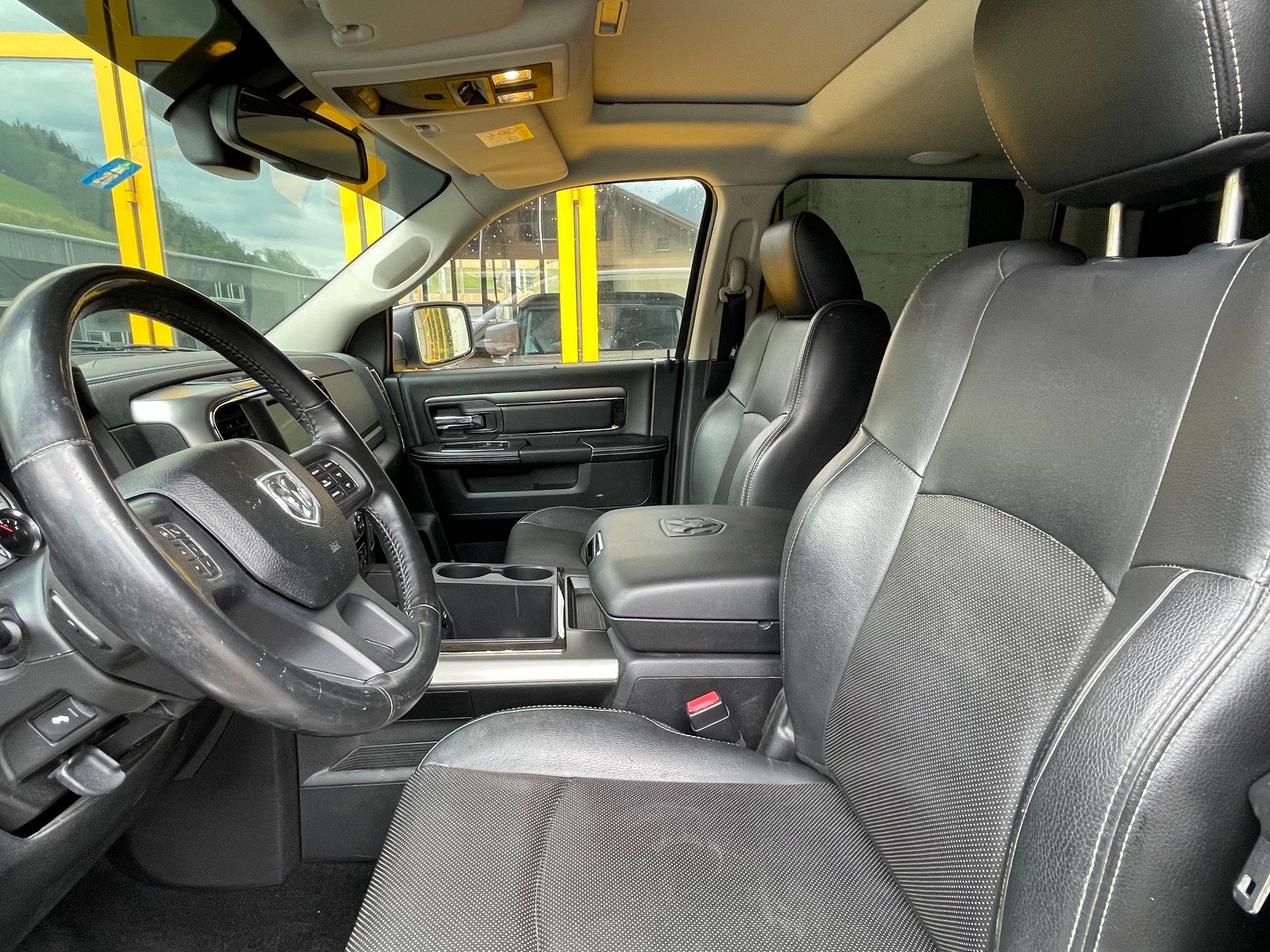 DODGE 1500 5.7 HEMI V8 Sport-image-11