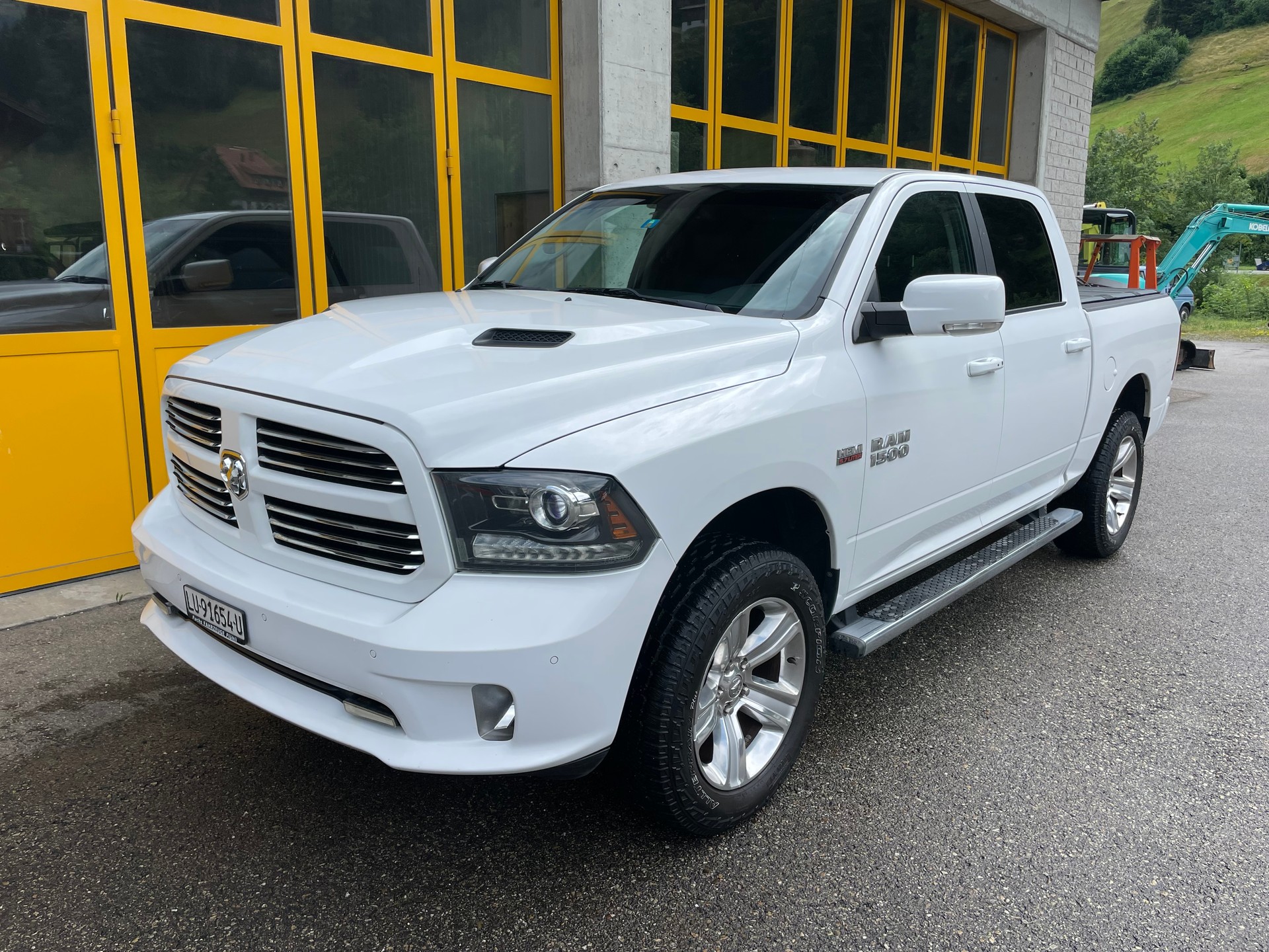 DODGE 1500 5.7 HEMI V8 Sport-image-1
