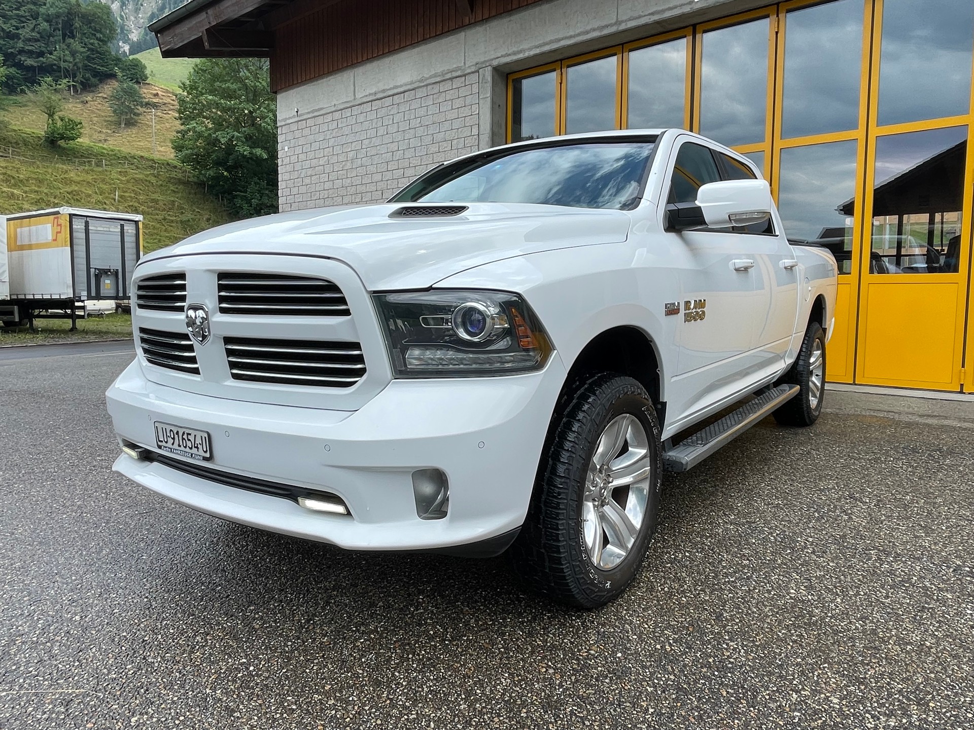 DODGE 1500 5.7 HEMI V8 Sport-image-10