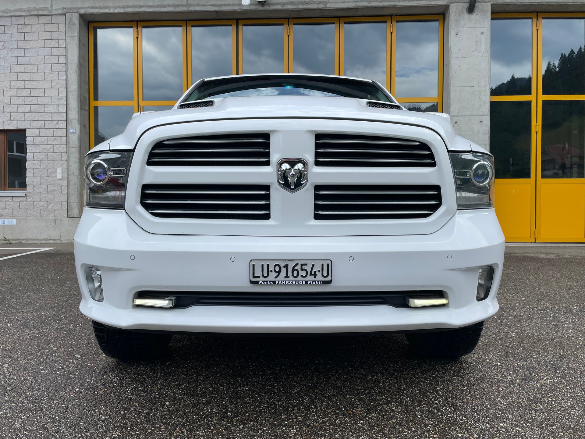 DODGE 1500 5.7 HEMI V8 Sport-image-9