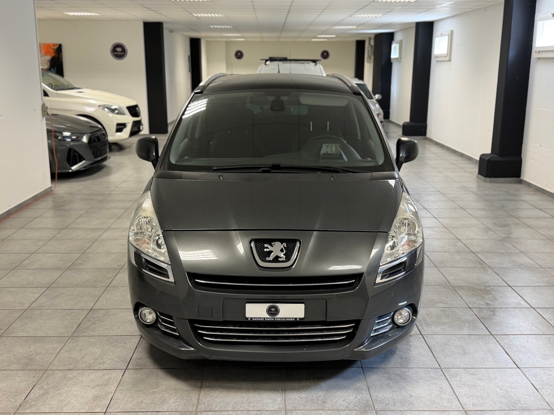 PEUGEOT 5008 1.6 16V T Sport Pack-image-2